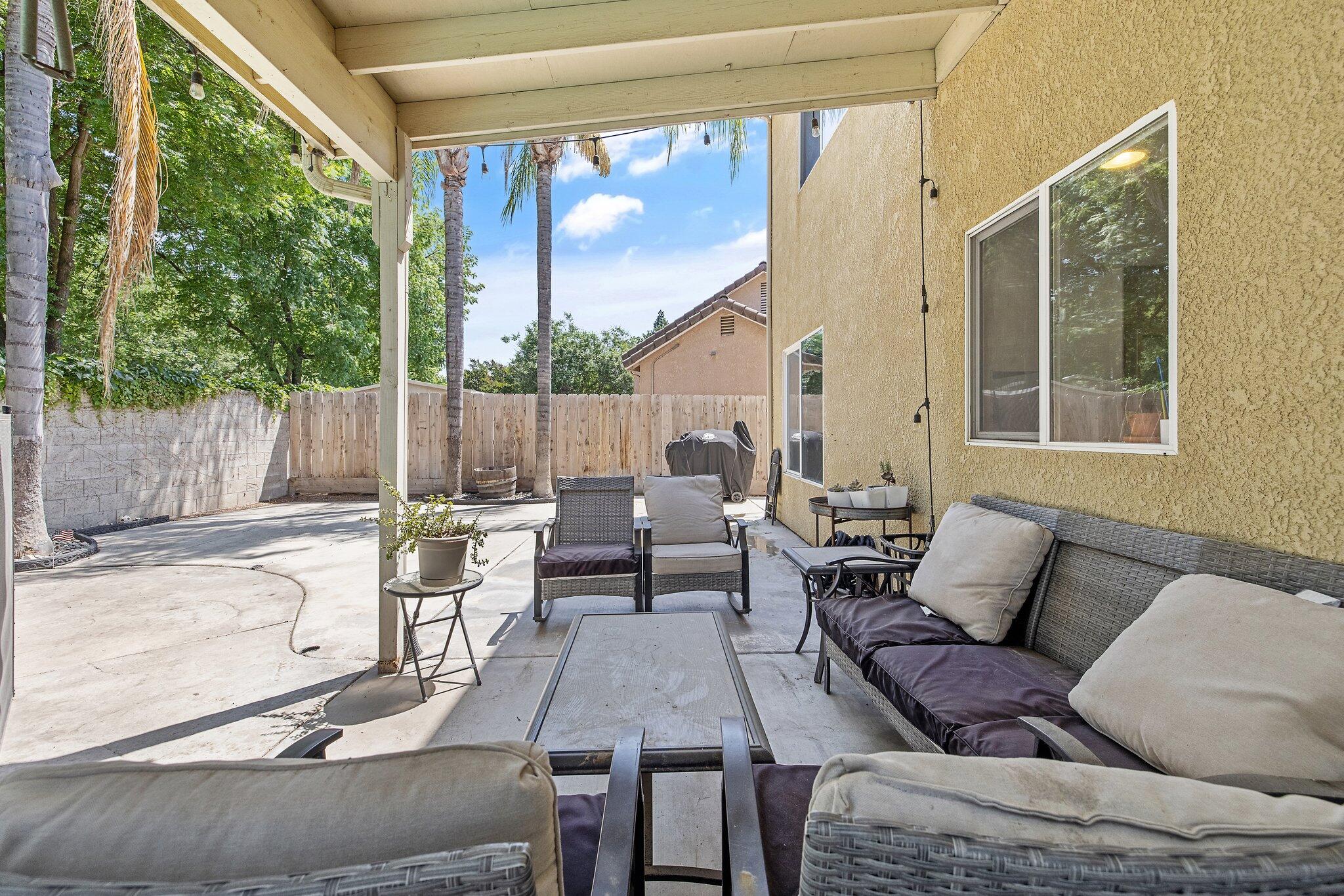 514 W Ashland Ct, Visalia, CA 93277