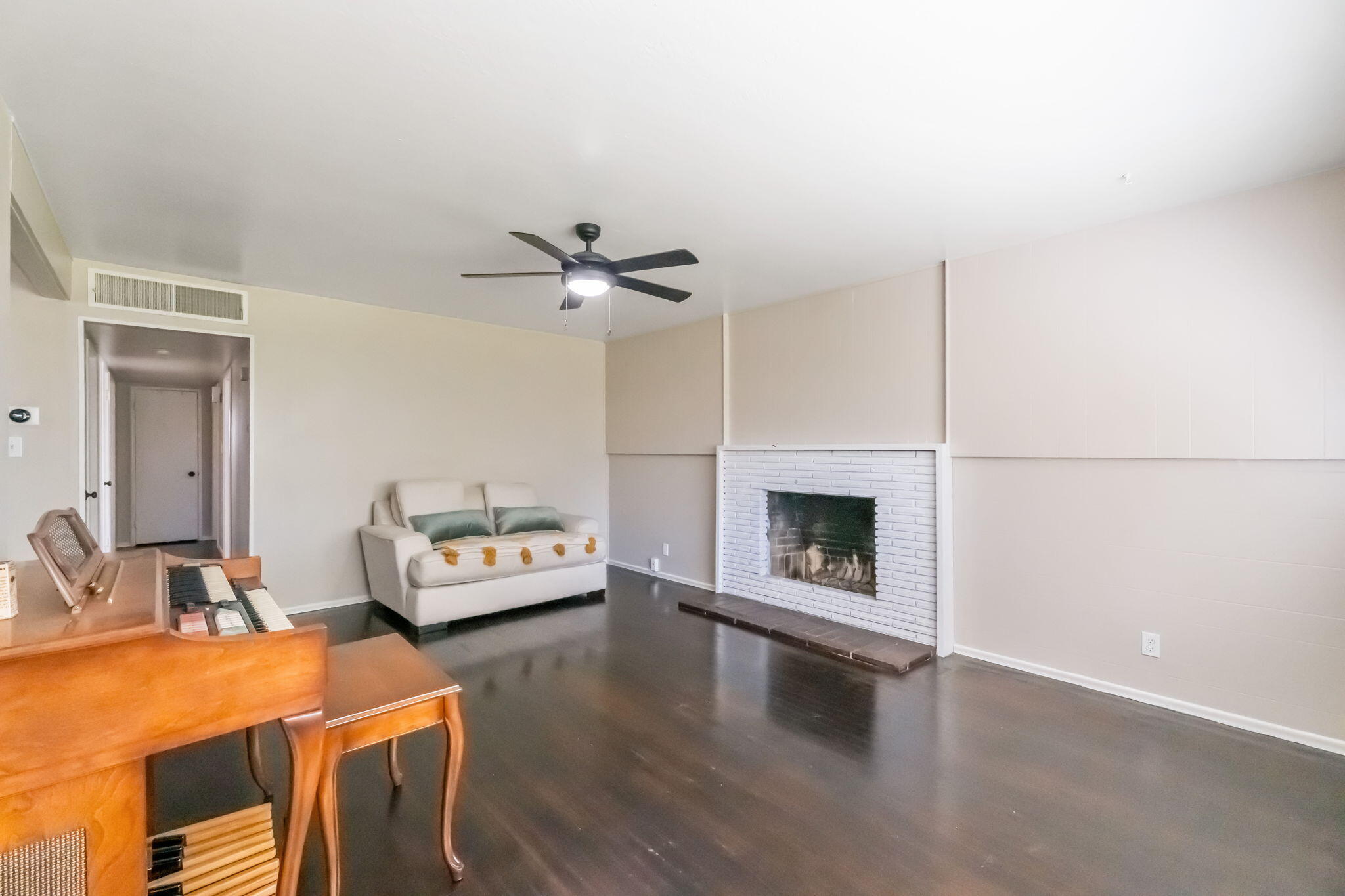 2333 E Austin Way, Fresno, CA 93726