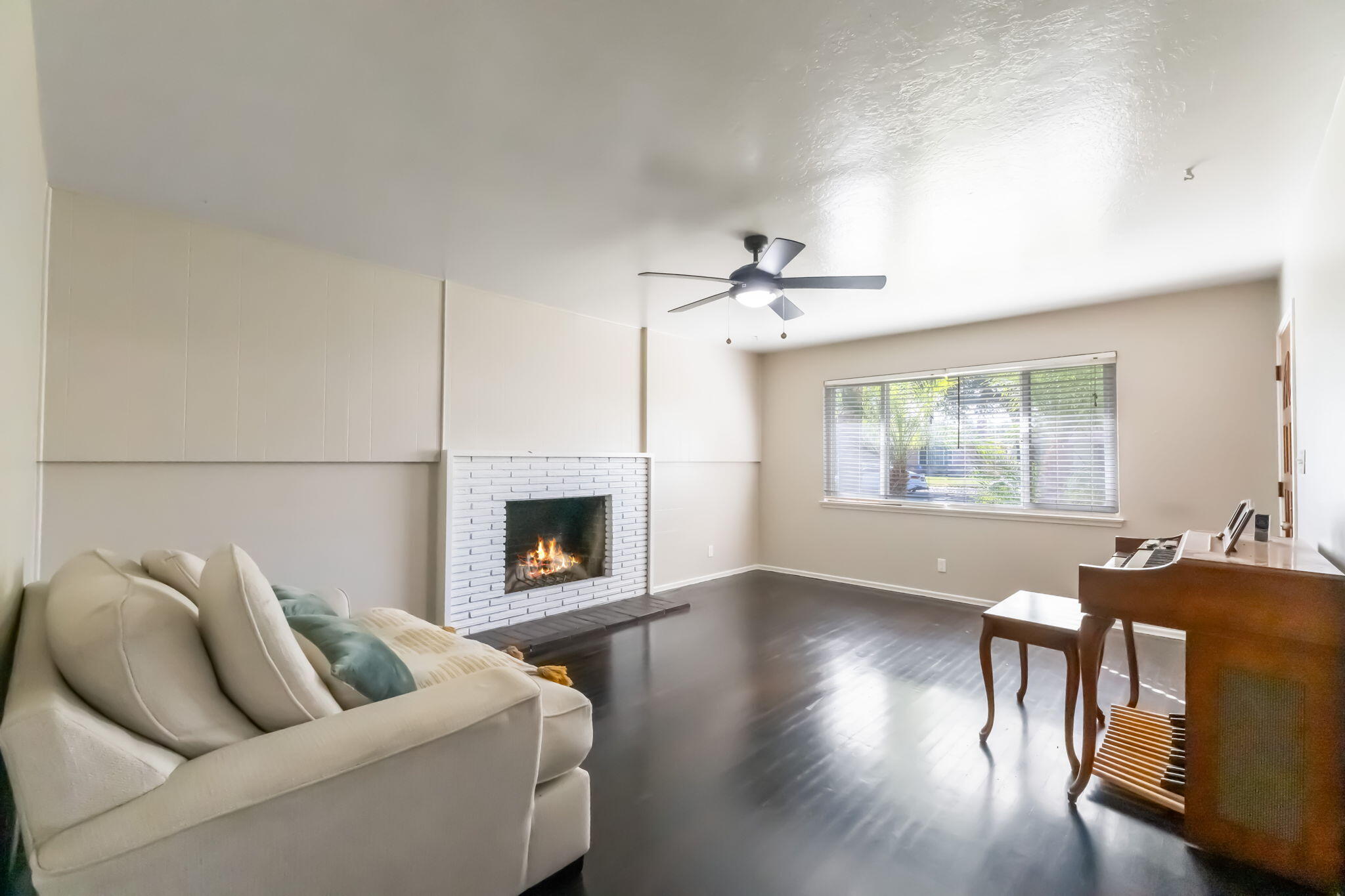 2333 E Austin Way, Fresno, CA 93726