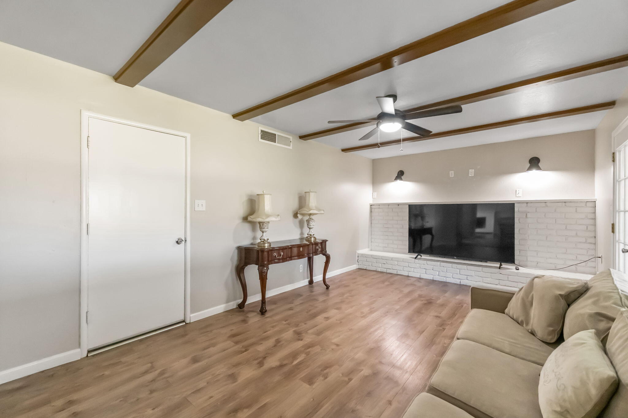 2333 E Austin Way, Fresno, CA 93726