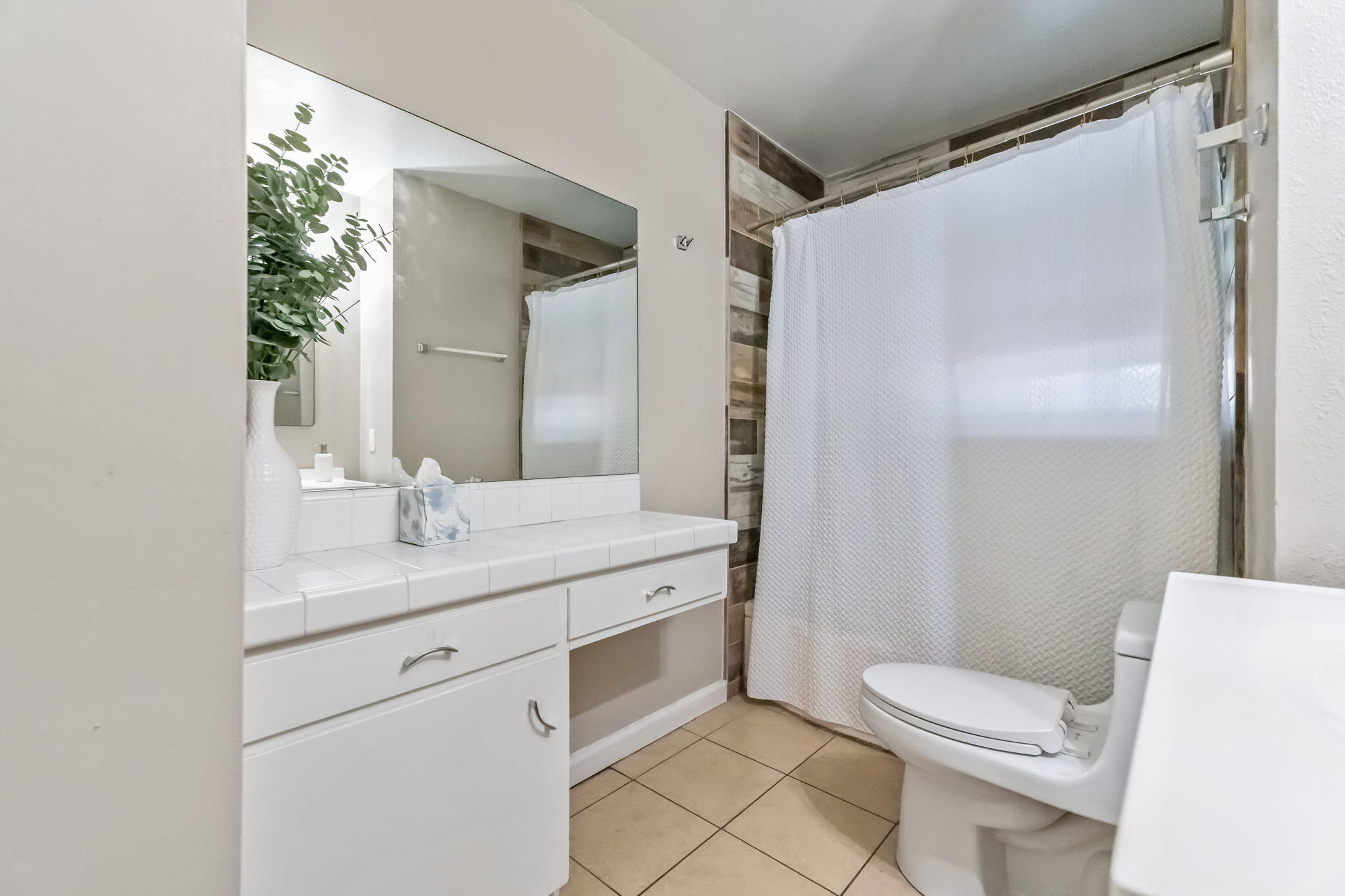 2333 E Austin Way, Fresno, CA 93726