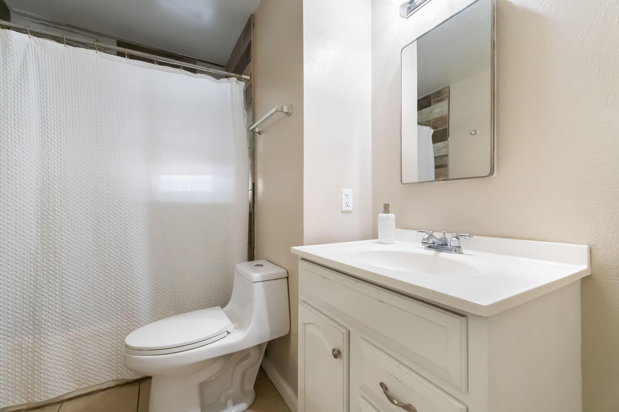 2333 E Austin Way, Fresno, CA 93726