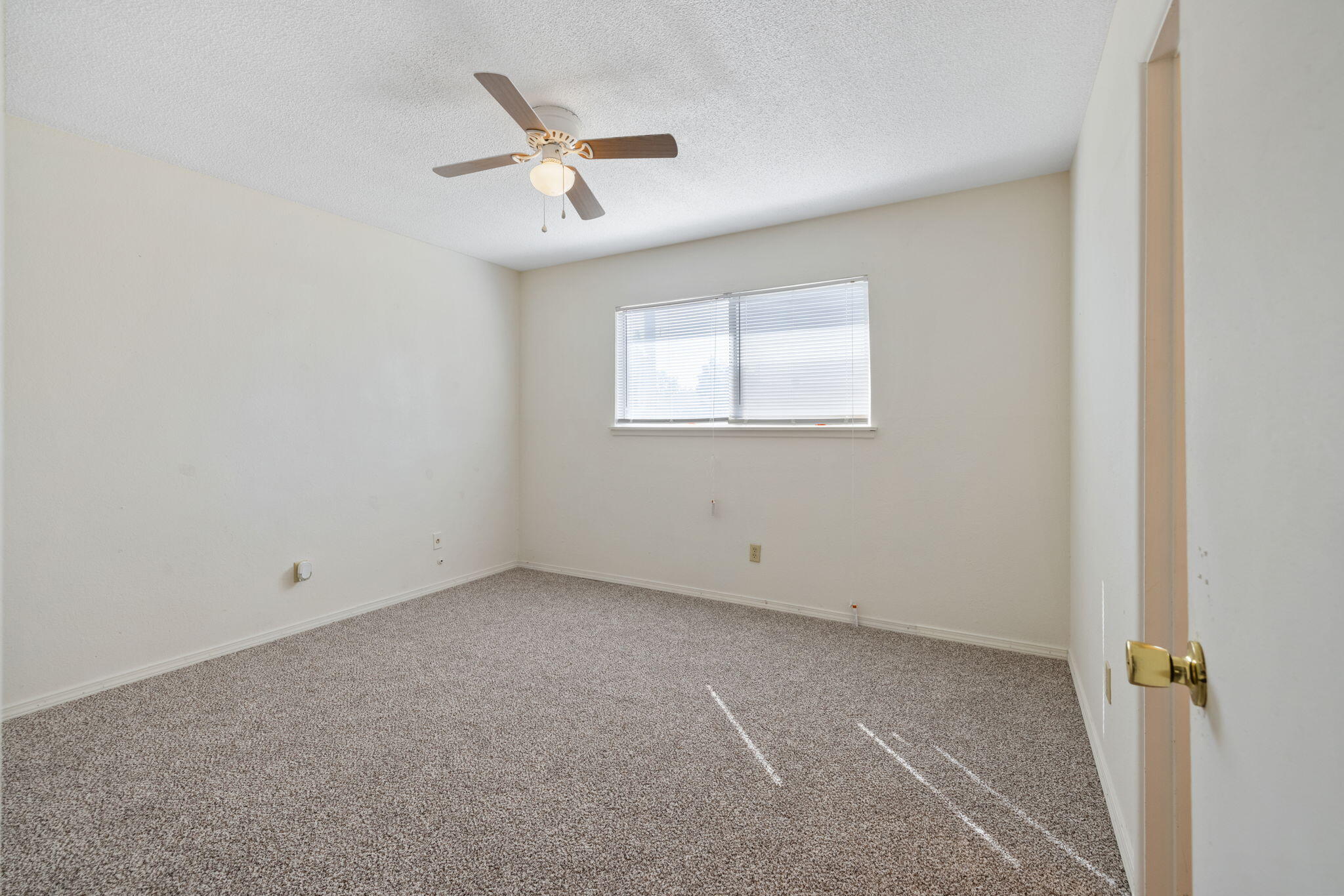 3124 W SW Tulare Ave, Visalia, CA 93277