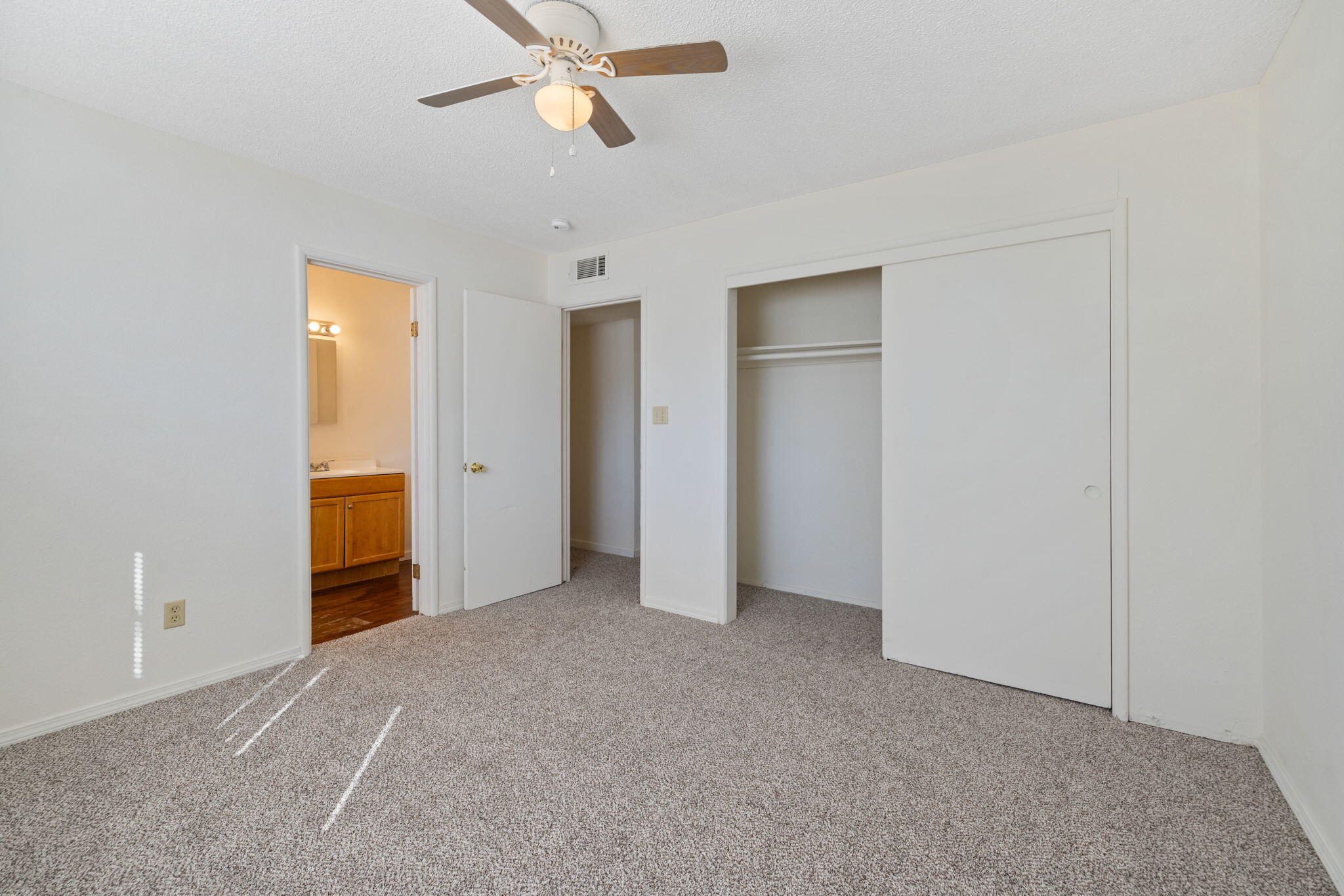 3124 W SW Tulare Ave, Visalia, CA 93277