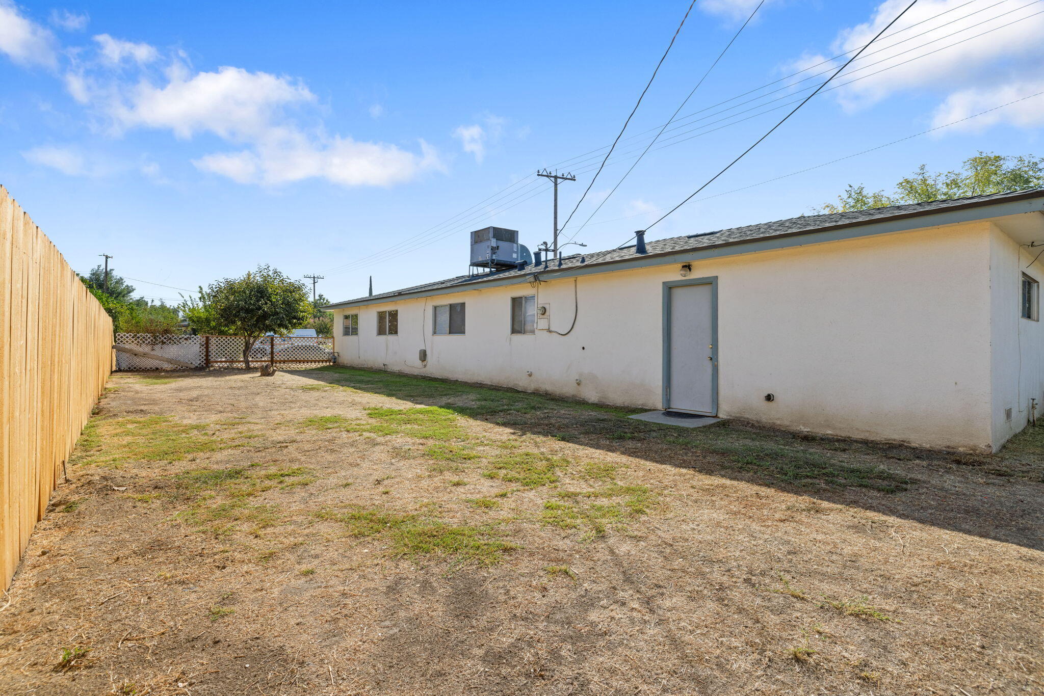 3124 W SW Tulare Ave, Visalia, CA 93277