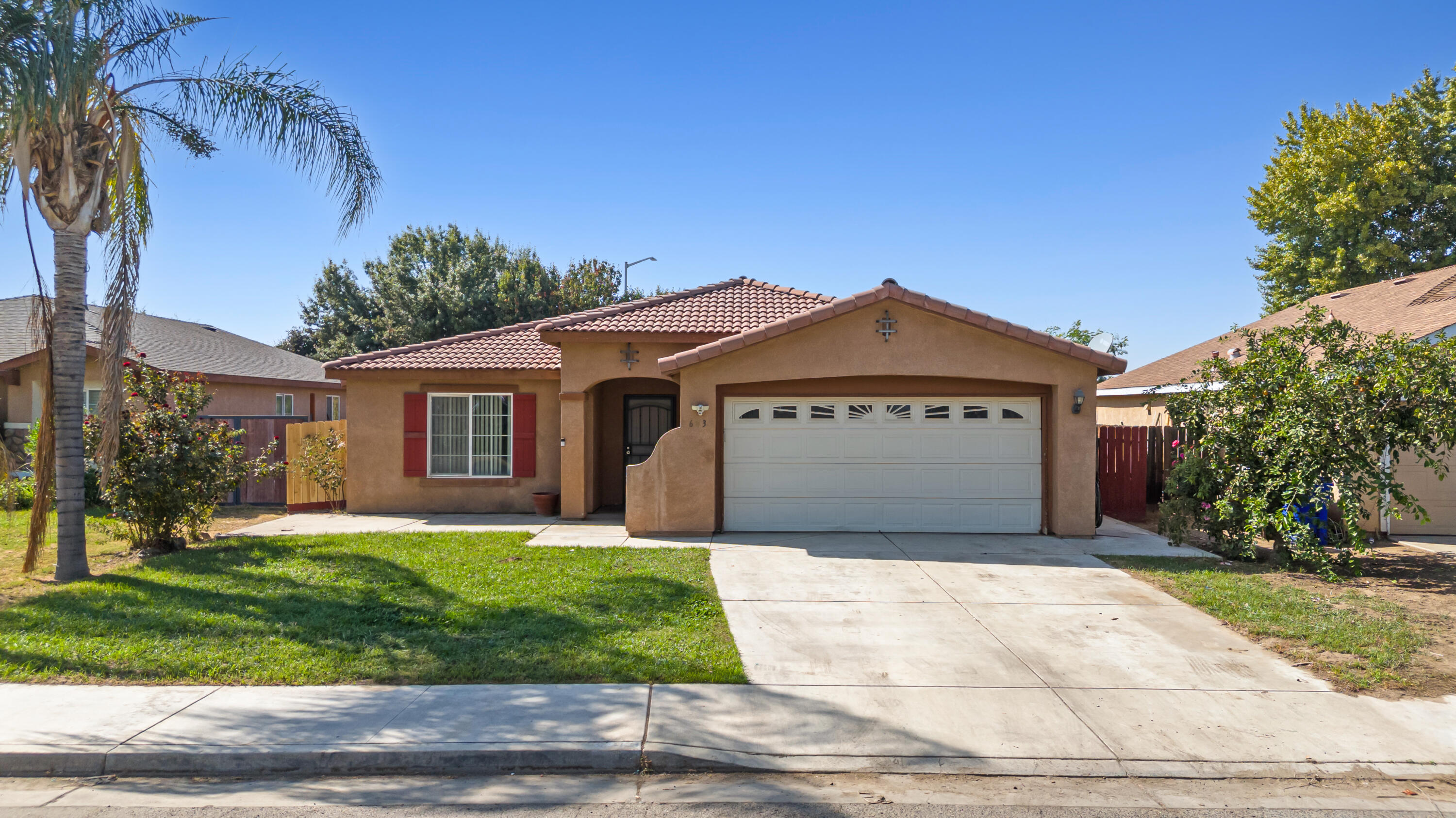 643 S Cloverleaf St, Porterville, CA 93257