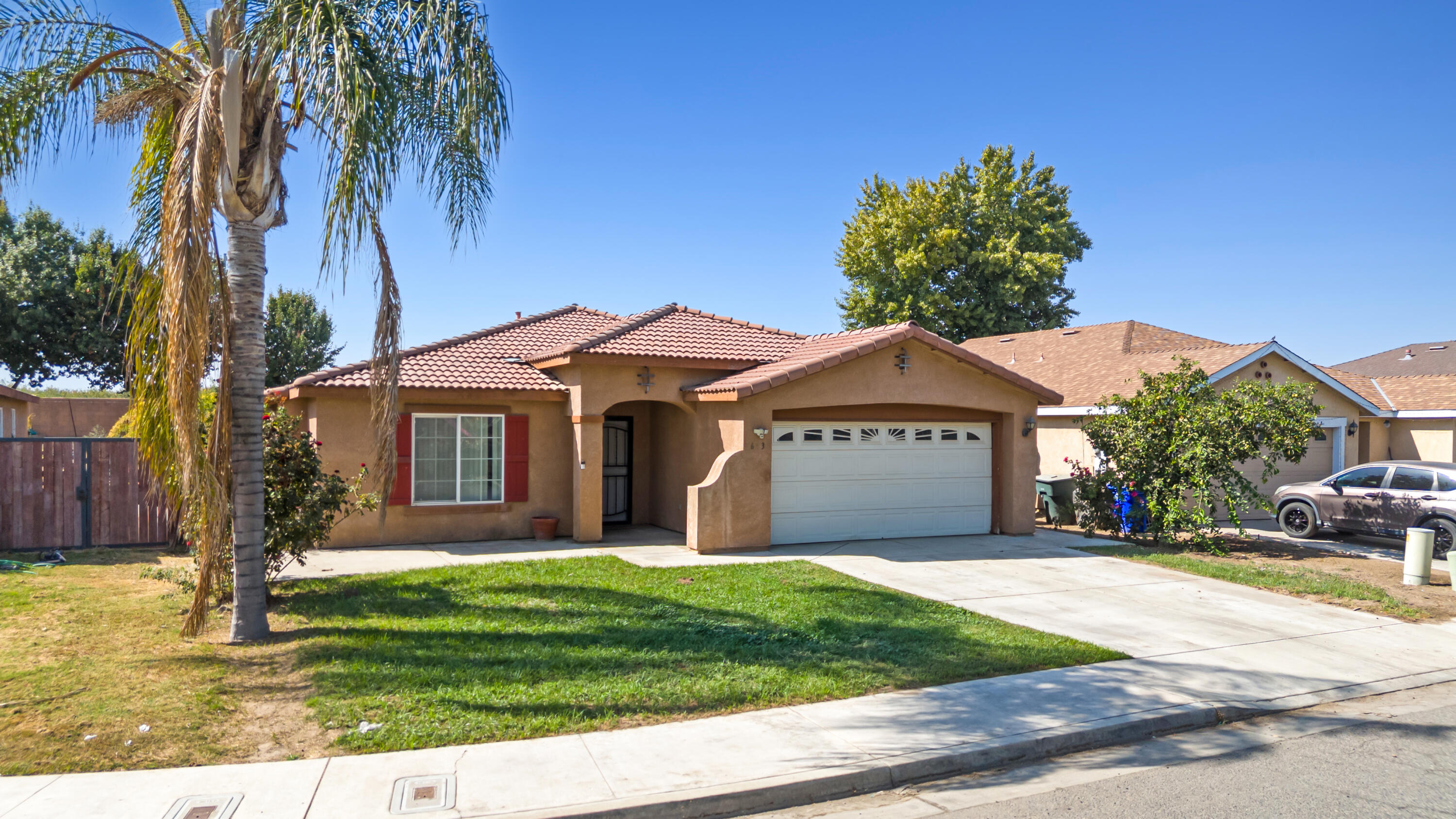 643 S Cloverleaf St, Porterville, CA 93257