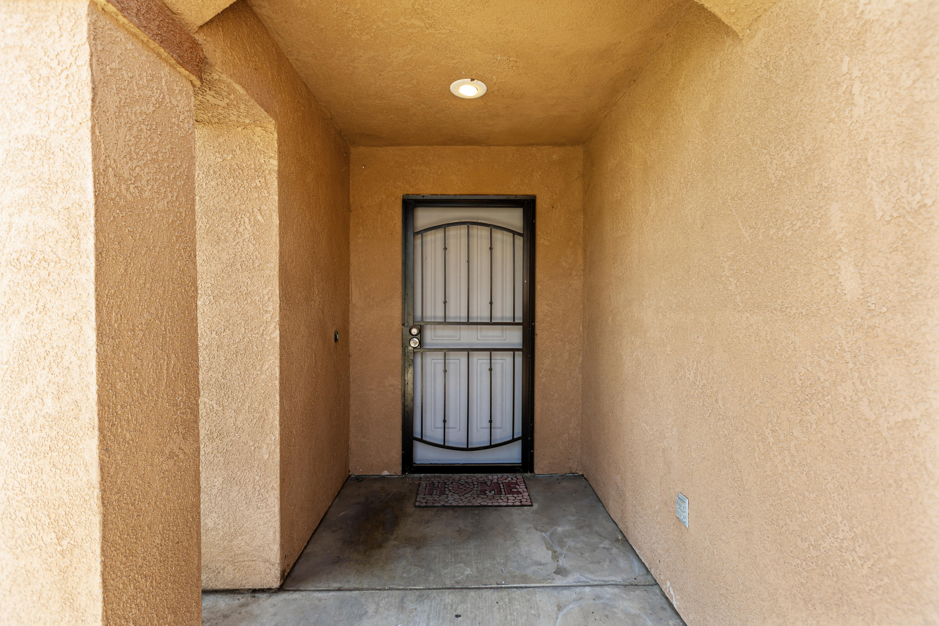 643 S Cloverleaf St, Porterville, CA 93257