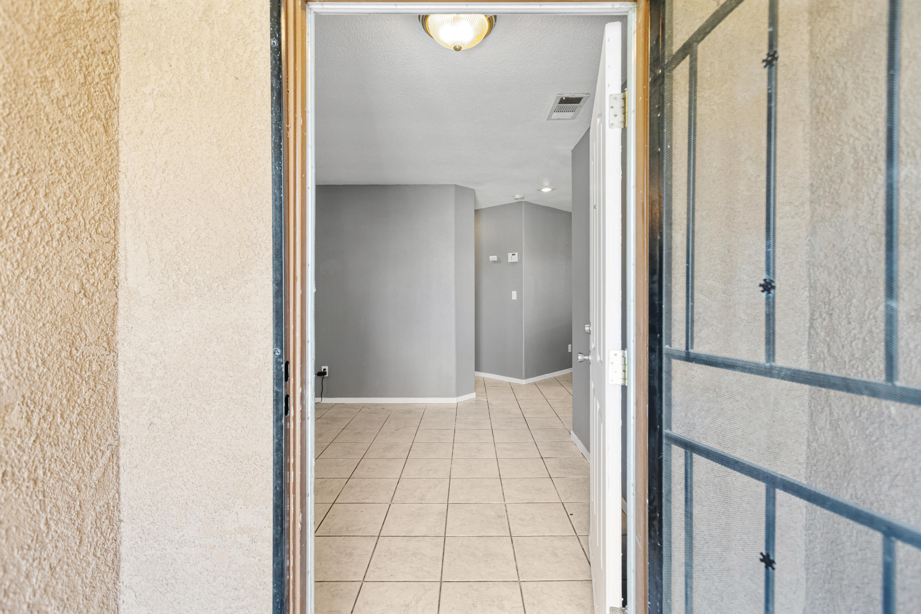 643 S Cloverleaf St, Porterville, CA 93257