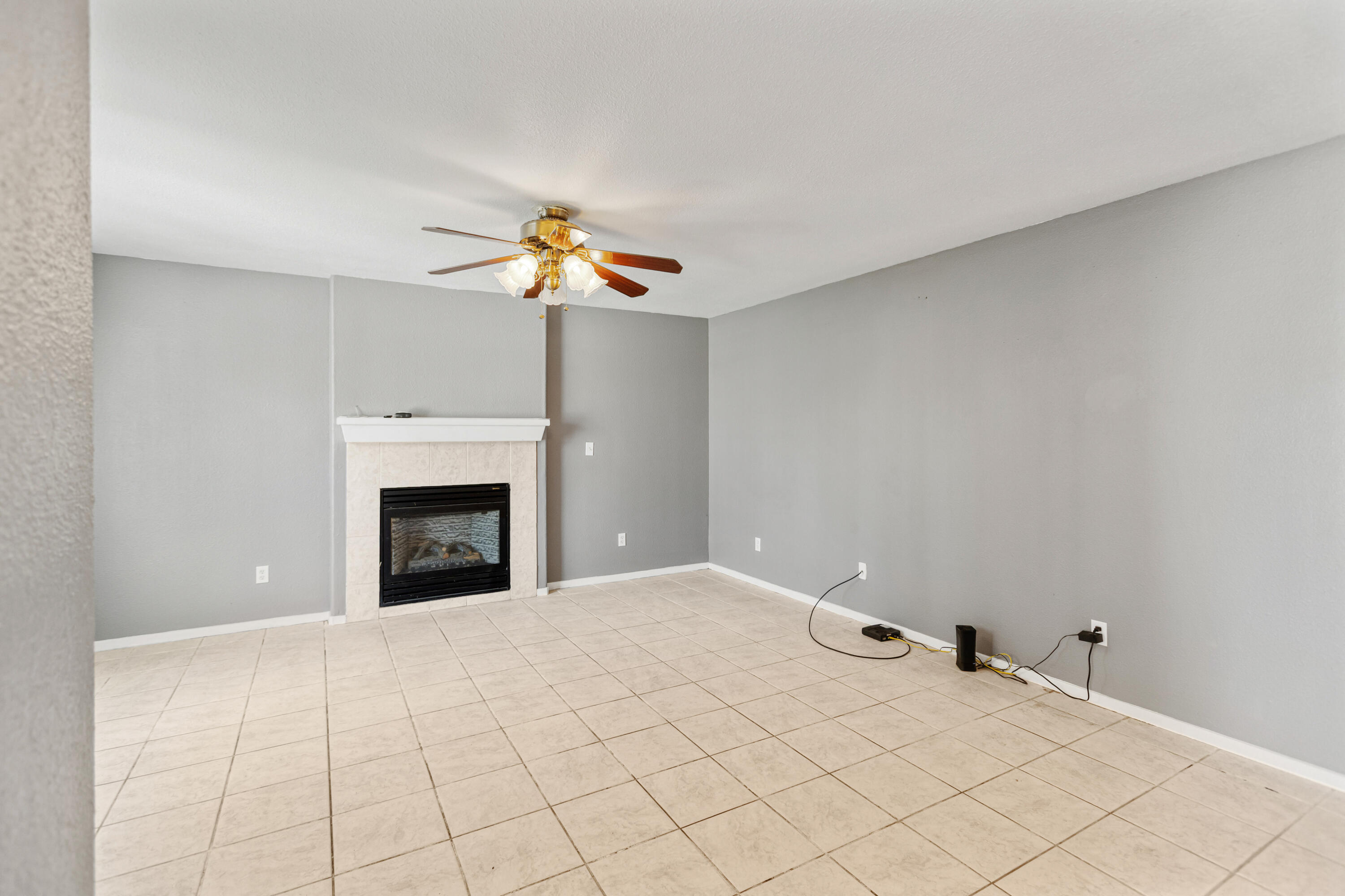 643 S Cloverleaf St, Porterville, CA 93257