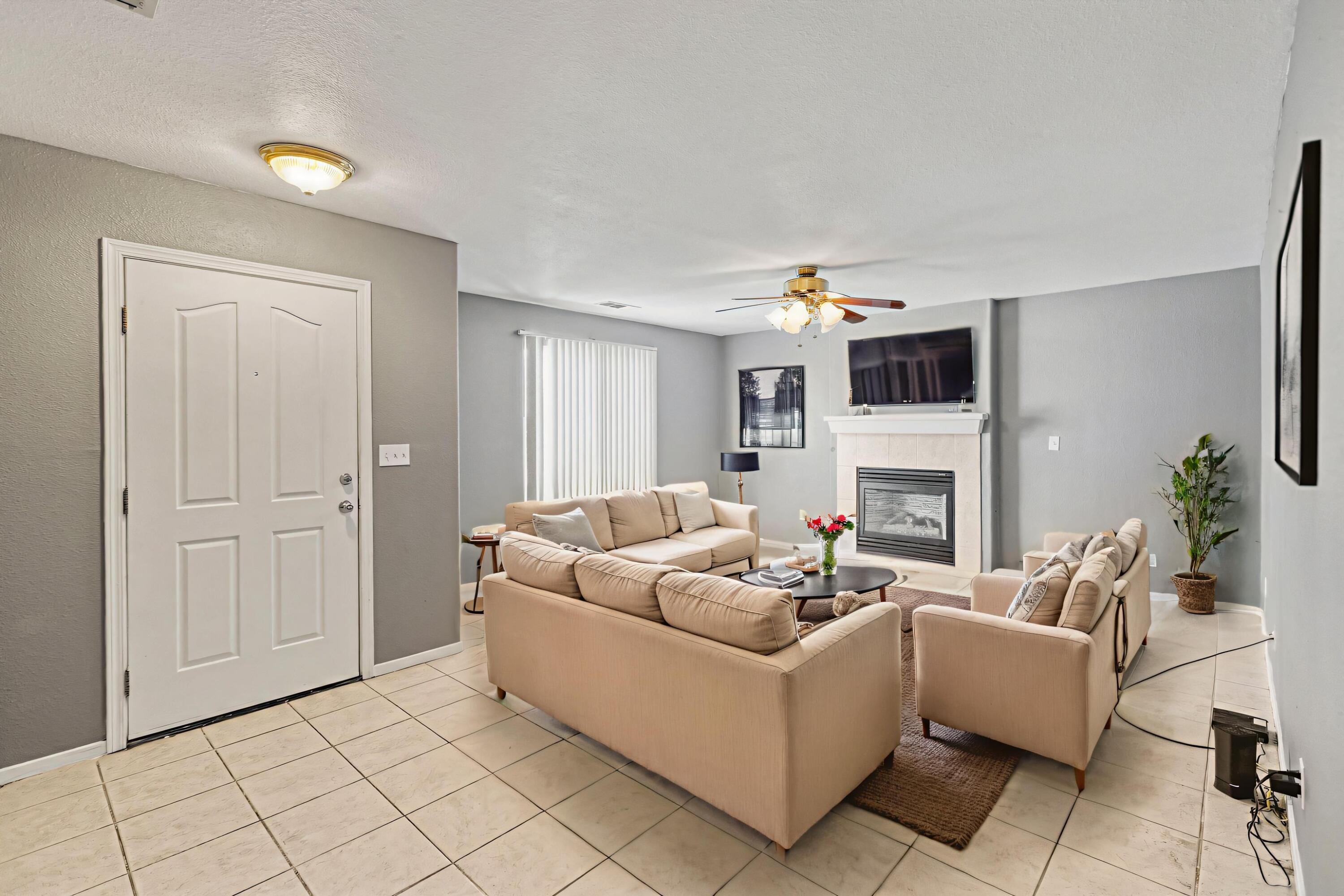 643 S Cloverleaf St, Porterville, CA 93257