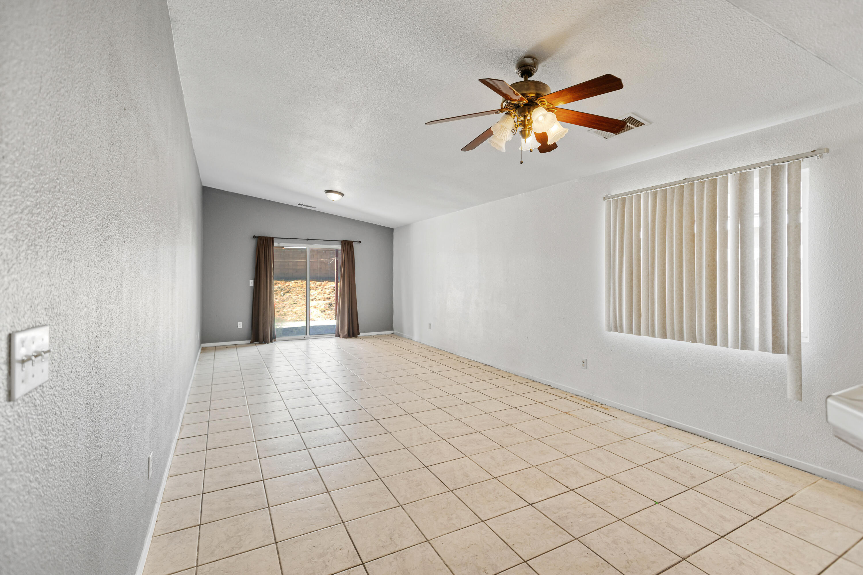 643 S Cloverleaf St, Porterville, CA 93257