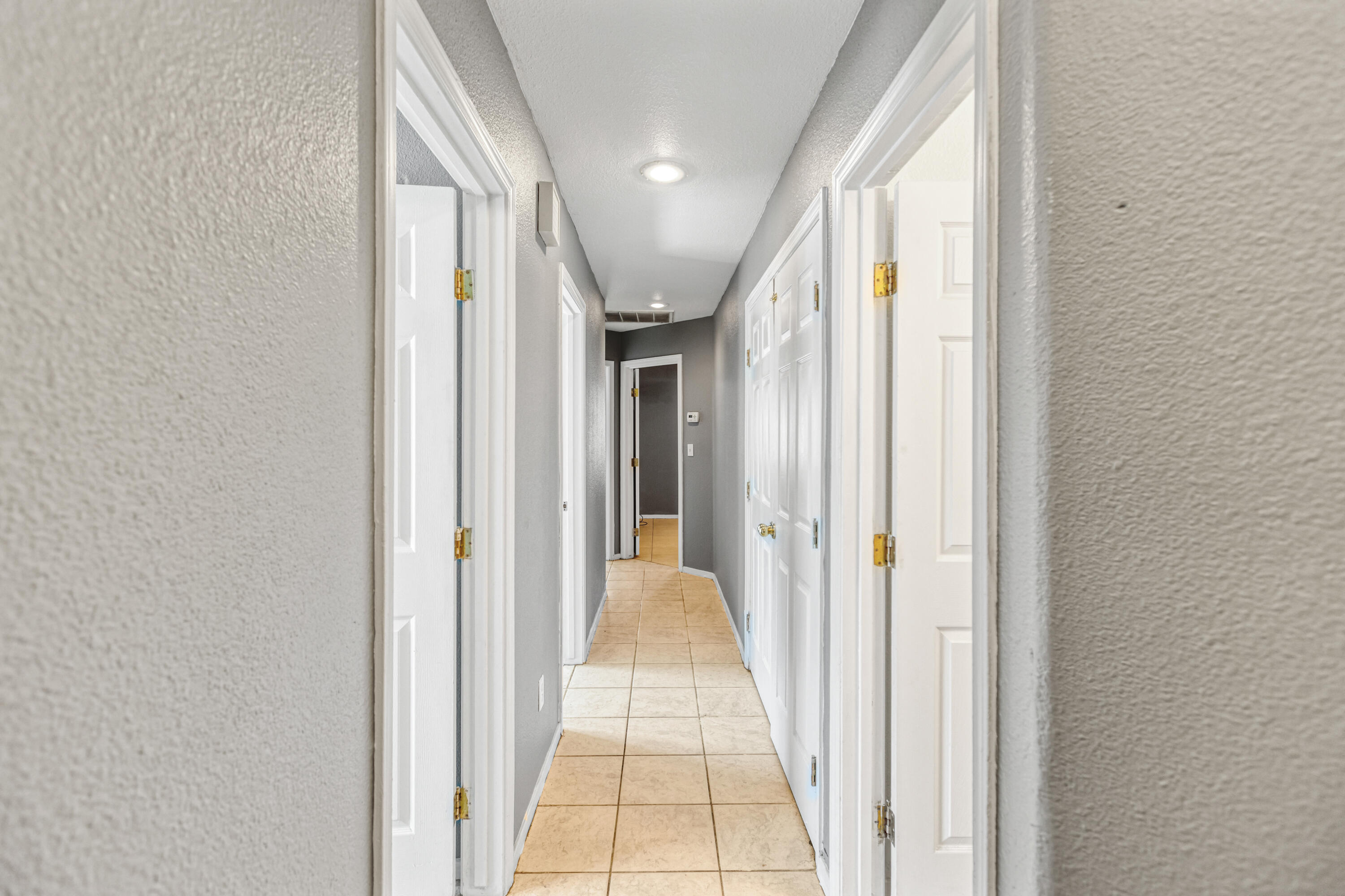 643 S Cloverleaf St, Porterville, CA 93257