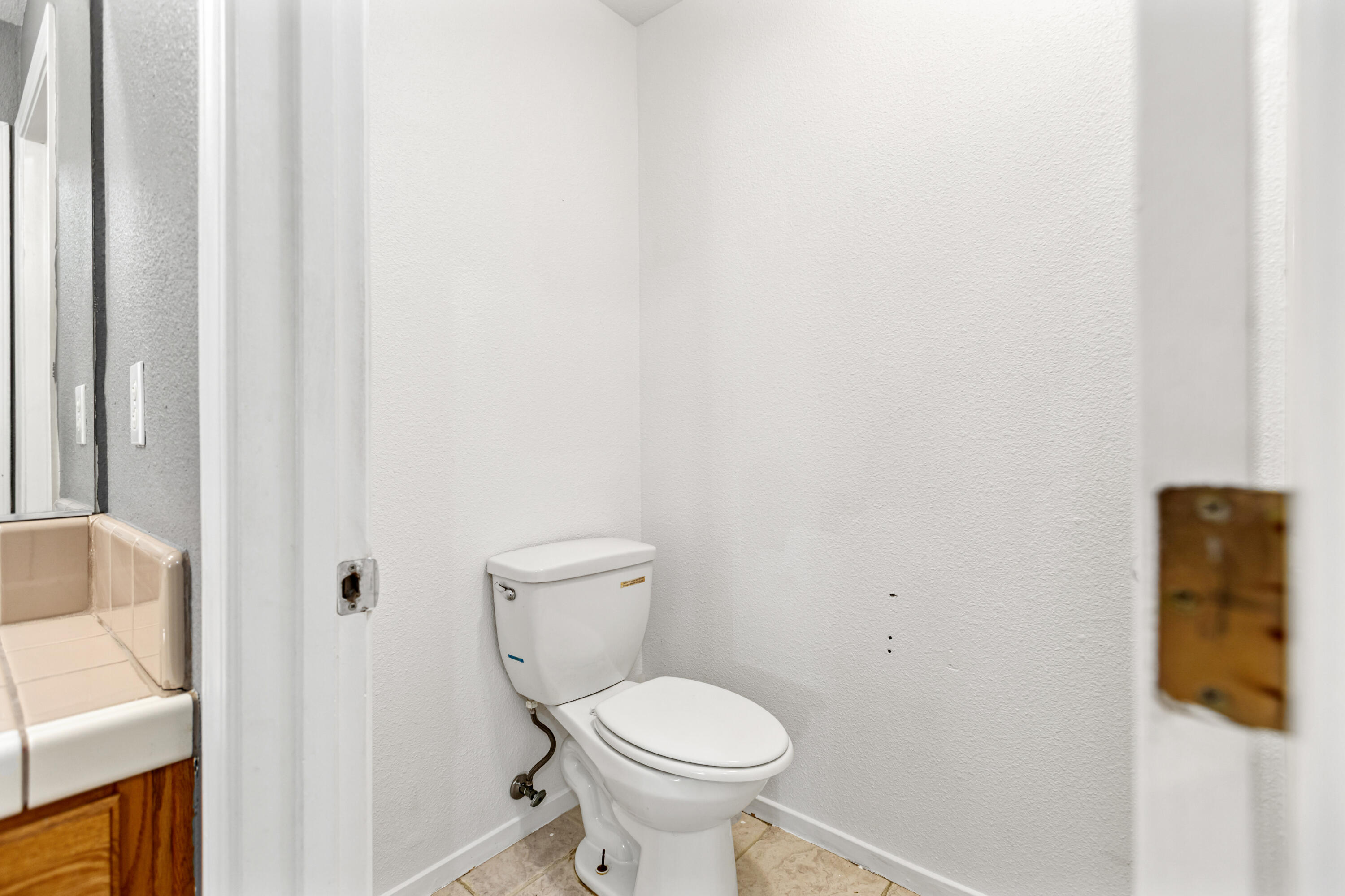 643 S Cloverleaf St, Porterville, CA 93257