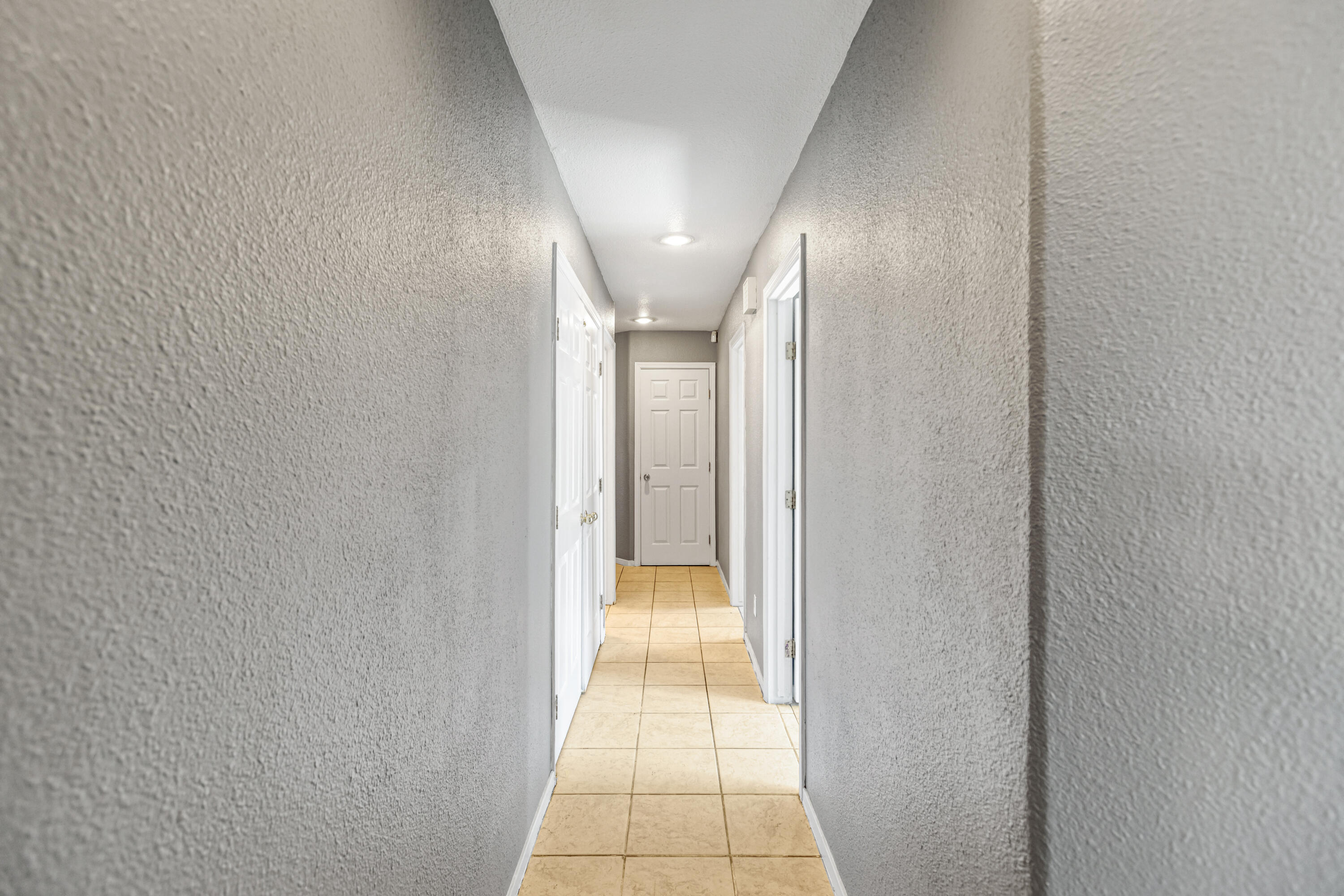 643 S Cloverleaf St, Porterville, CA 93257