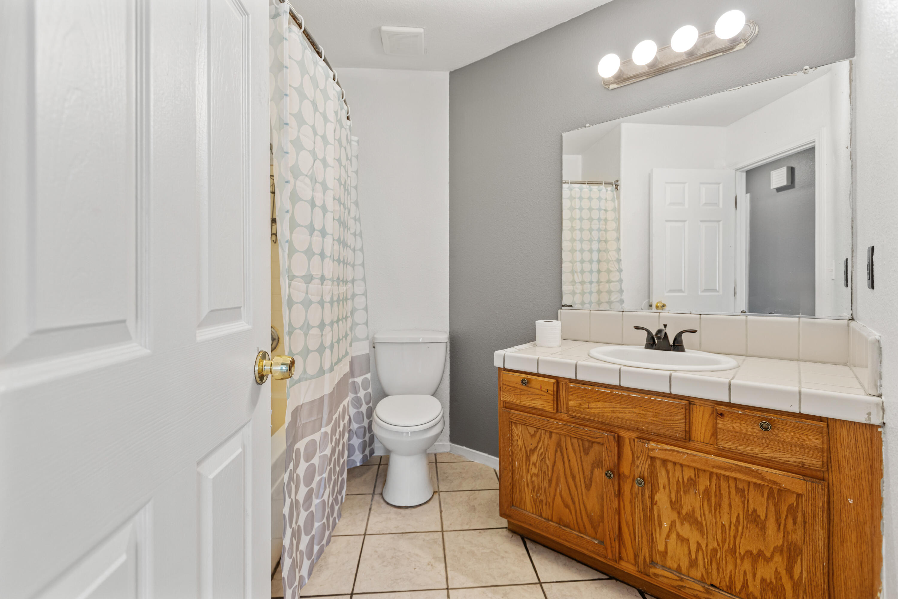 643 S Cloverleaf St, Porterville, CA 93257