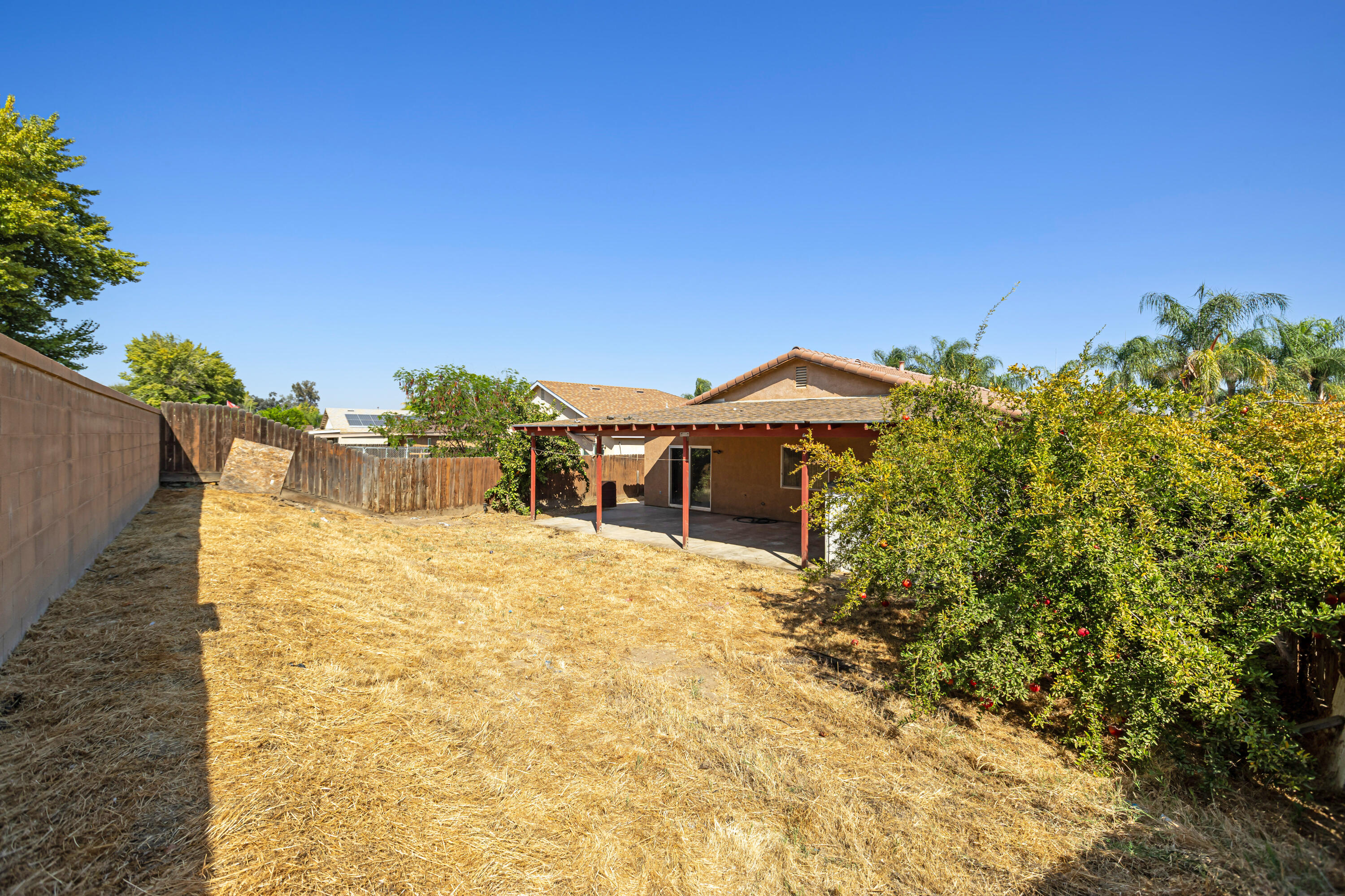 643 S Cloverleaf St, Porterville, CA 93257