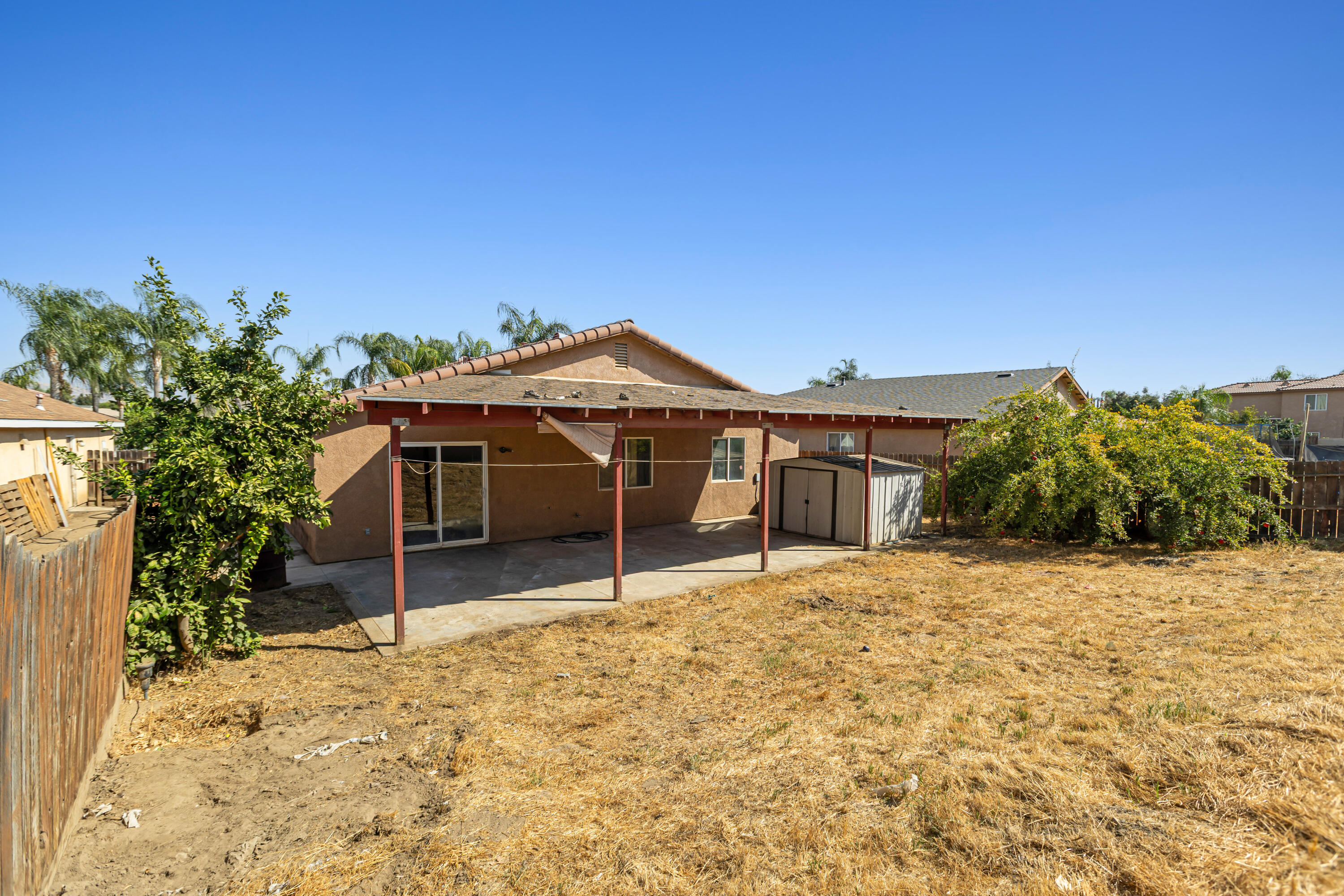 643 S Cloverleaf St, Porterville, CA 93257
