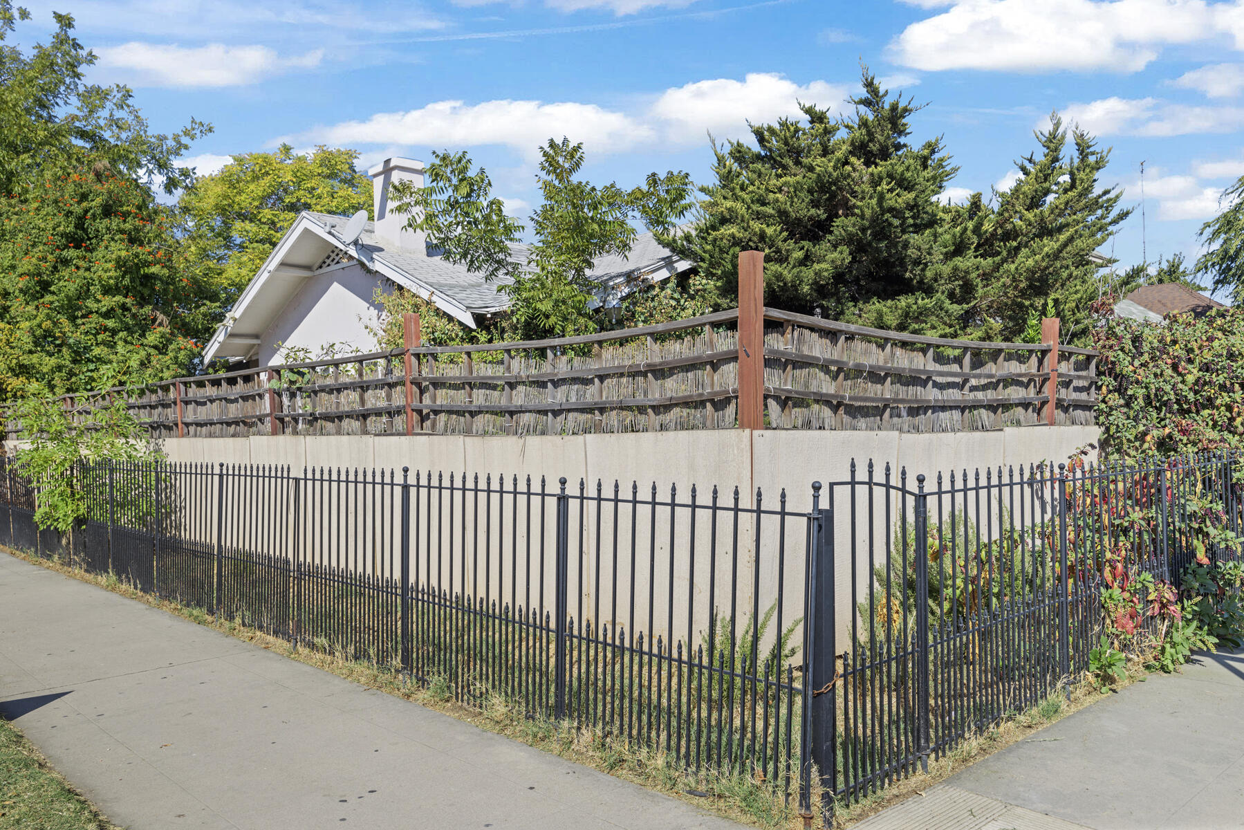 601 N Church St, Visalia, CA 93291