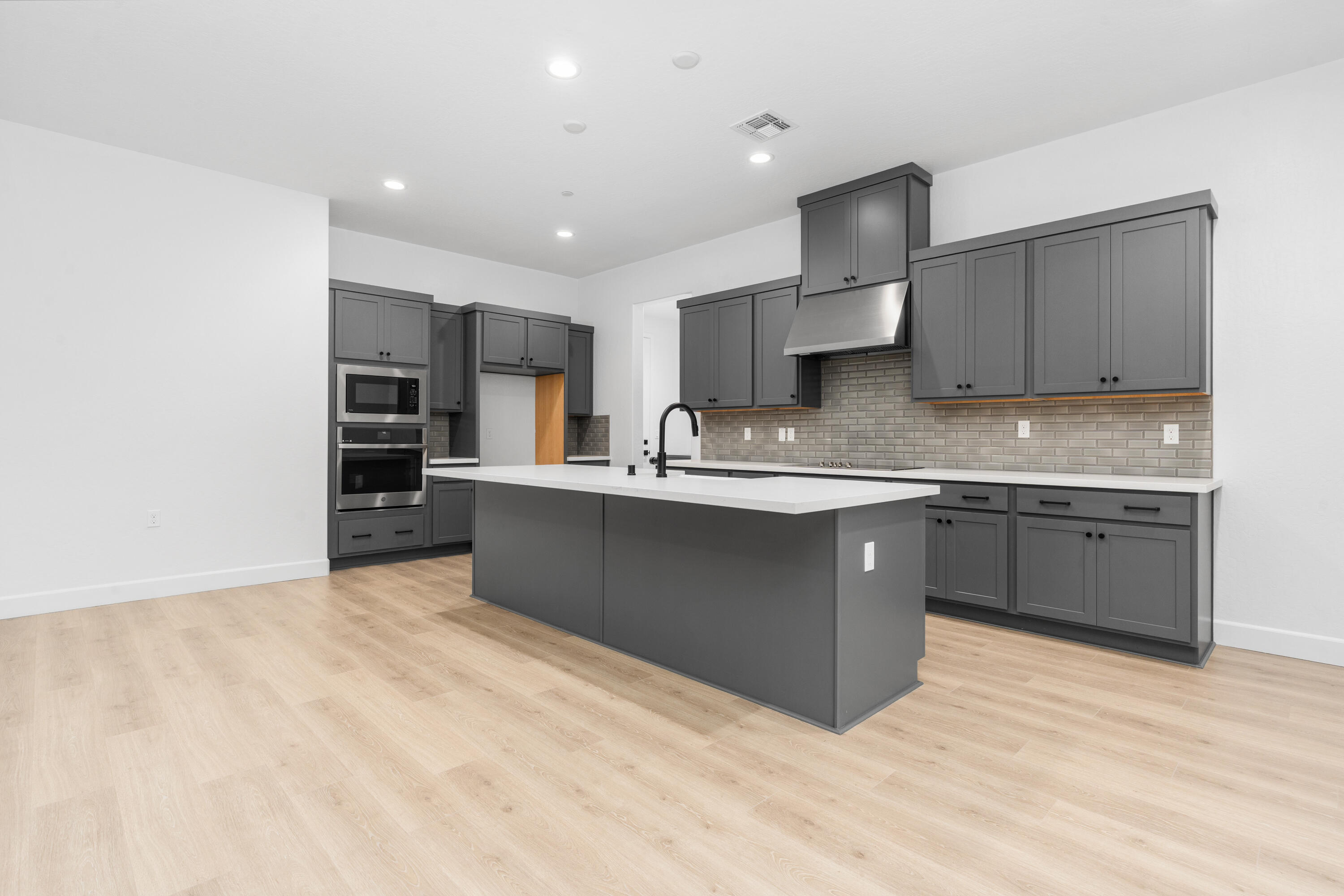 6511 W Wood Dr #Lot1047, Visalia, CA 93277