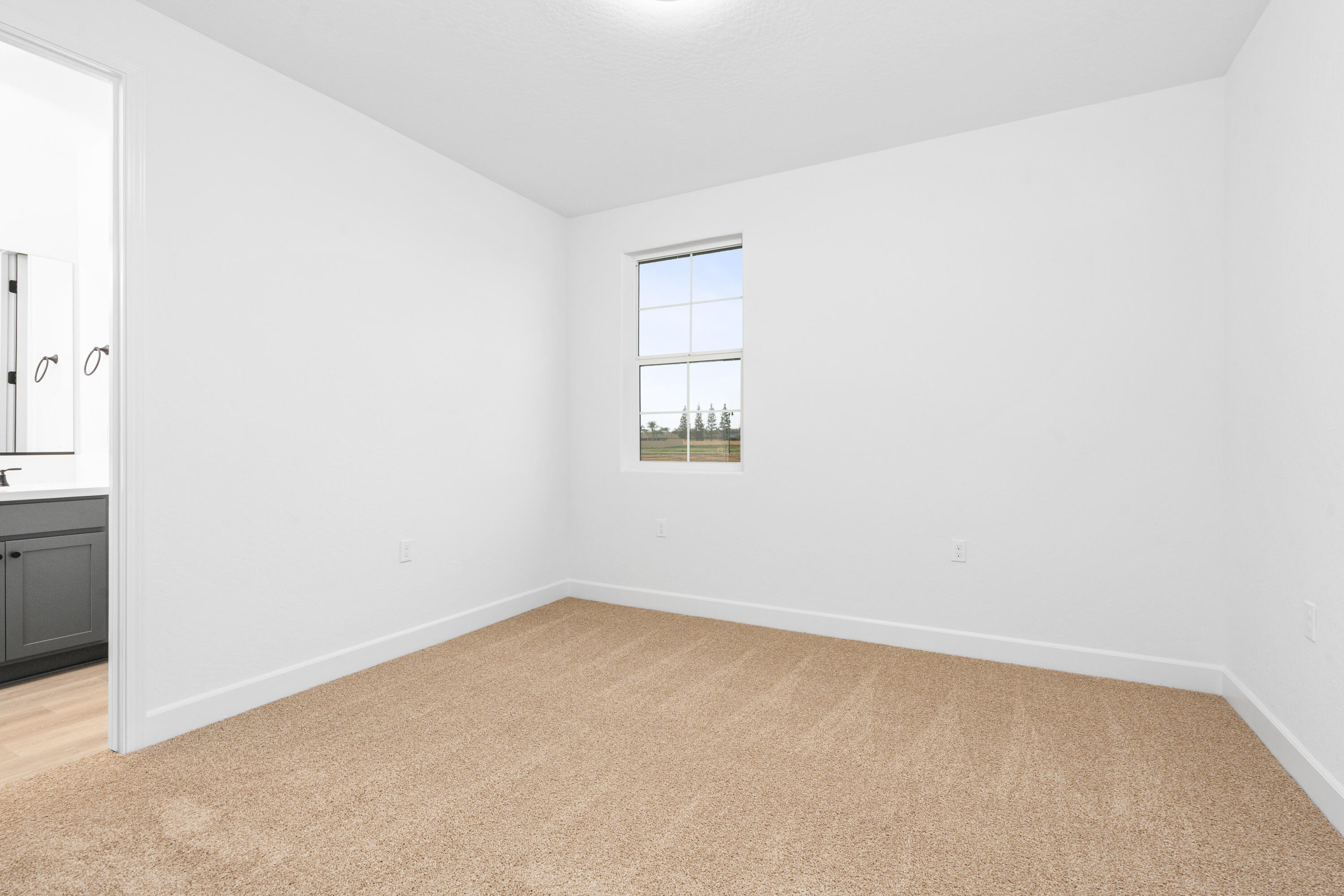 6511 W Wood Dr #Lot1047, Visalia, CA 93277