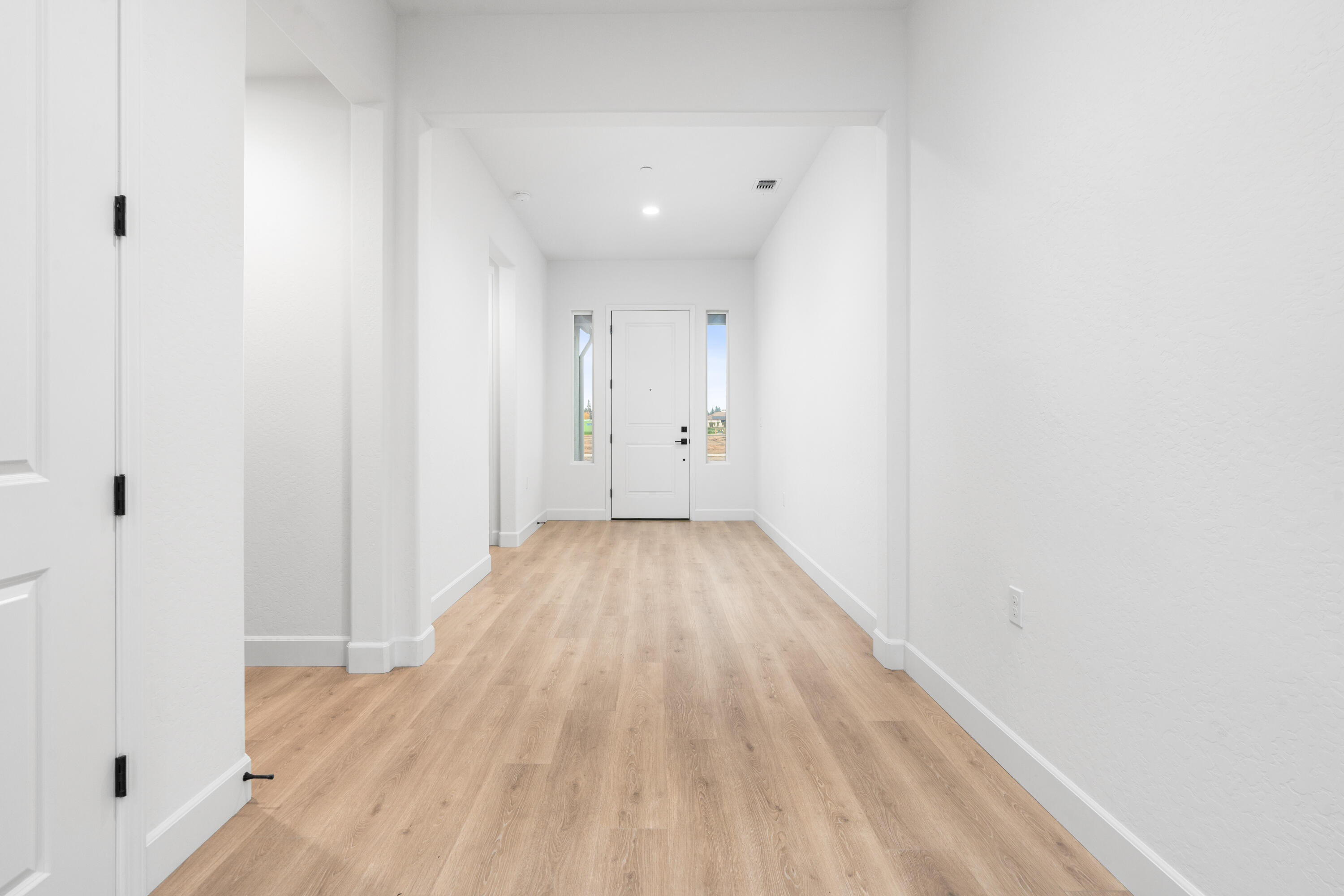 6511 W Wood Dr #Lot1047, Visalia, CA 93277