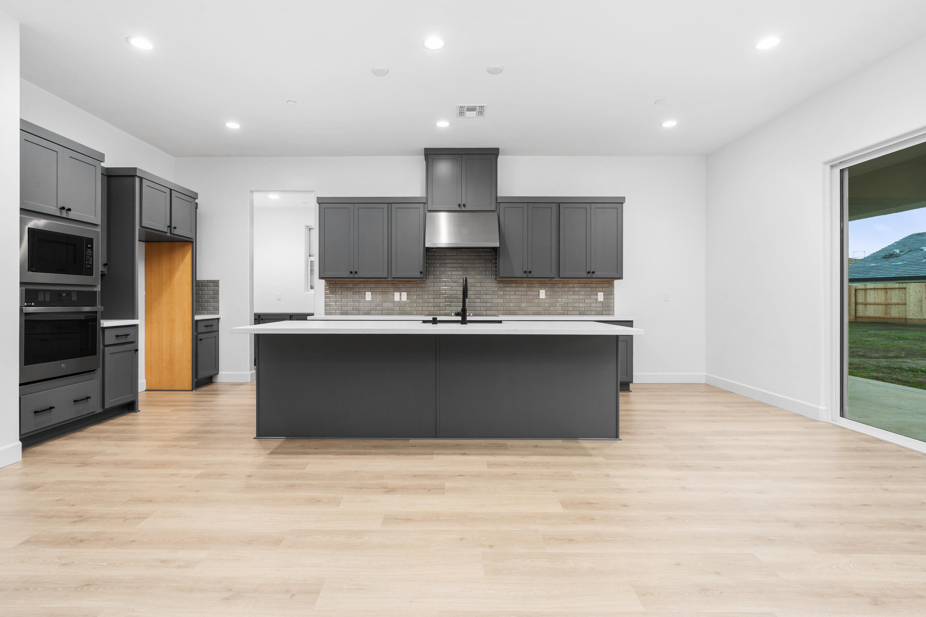 6511 W Wood Dr #Lot1047, Visalia, CA 93277