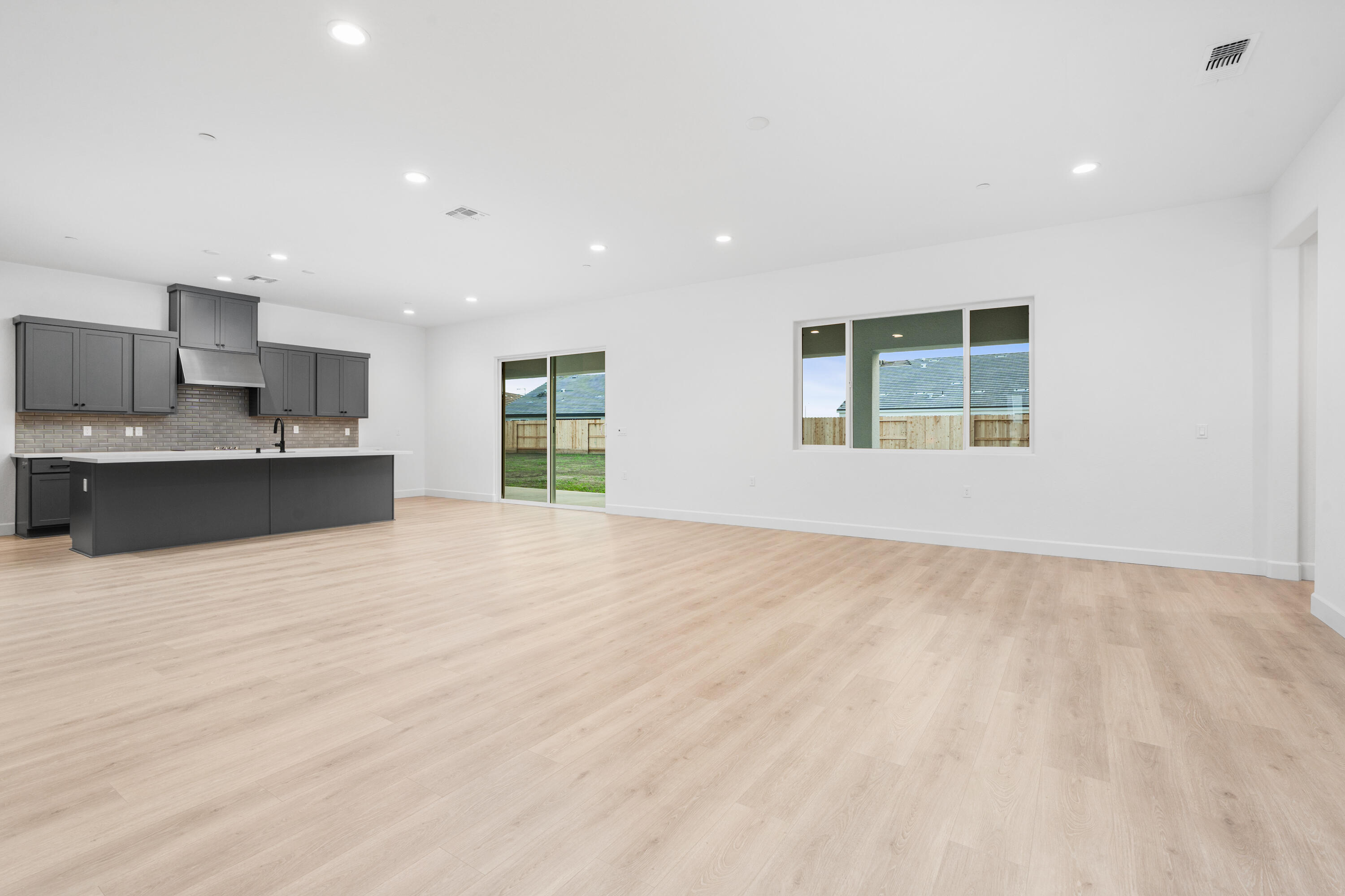 6511 W Wood Dr #Lot1047, Visalia, CA 93277