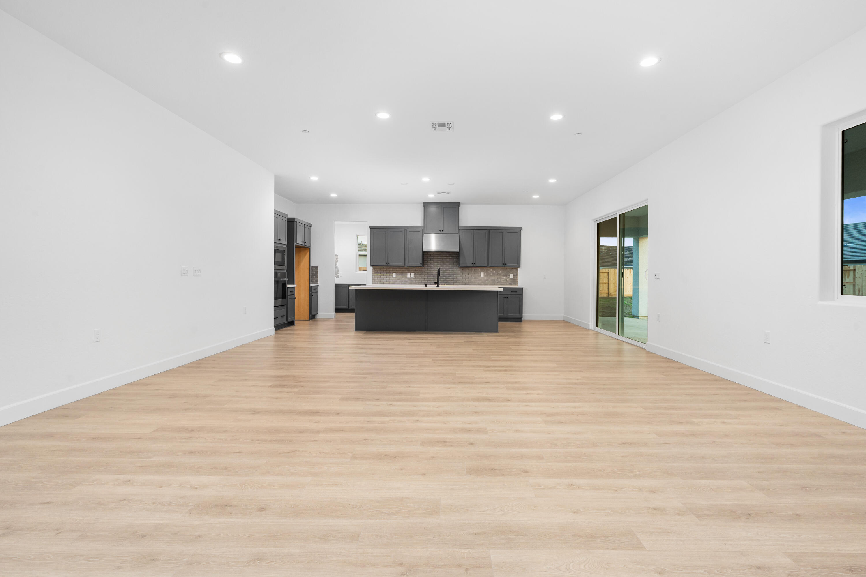 6511 W Wood Dr #Lot1047, Visalia, CA 93277