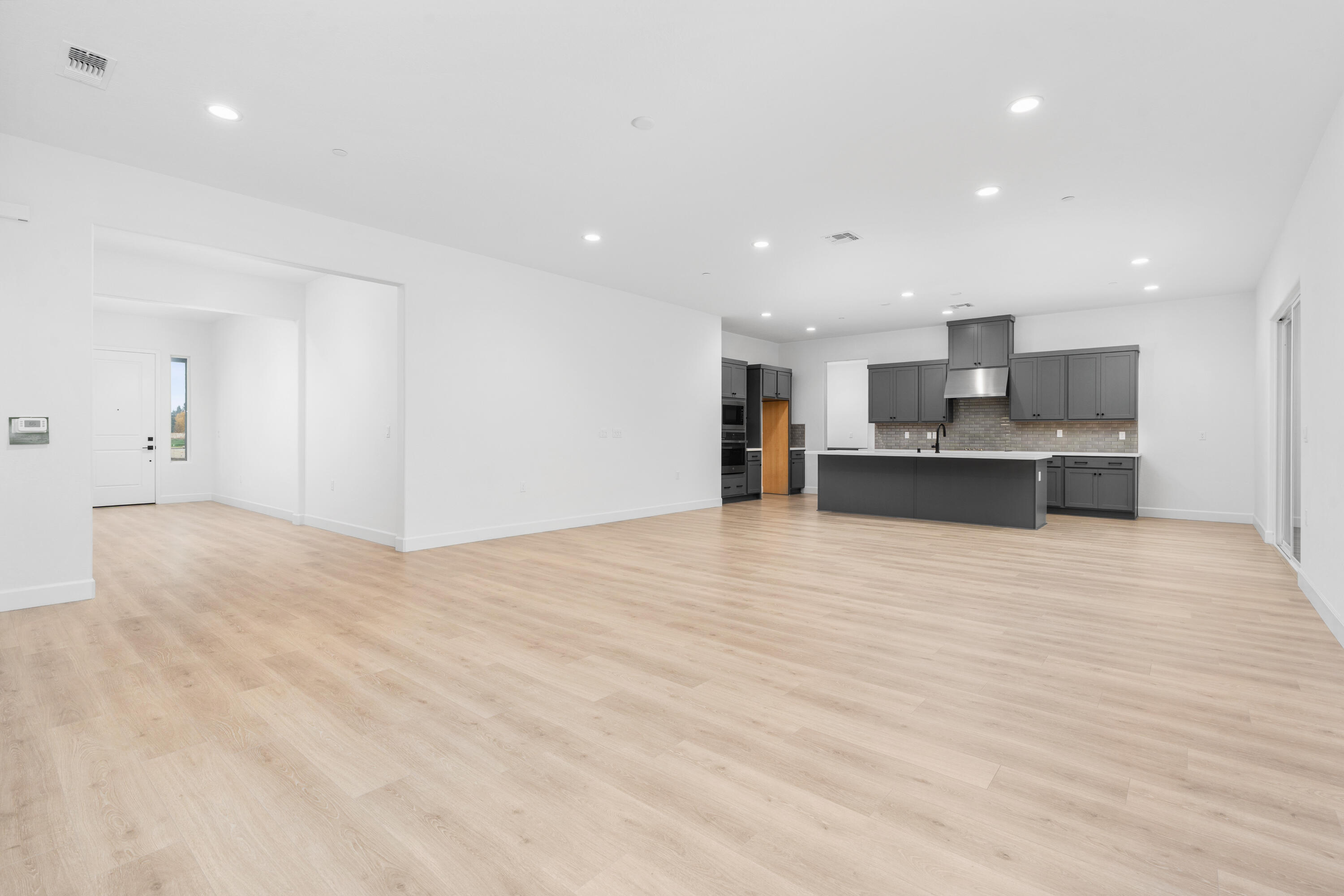 6511 W Wood Dr #Lot1047, Visalia, CA 93277