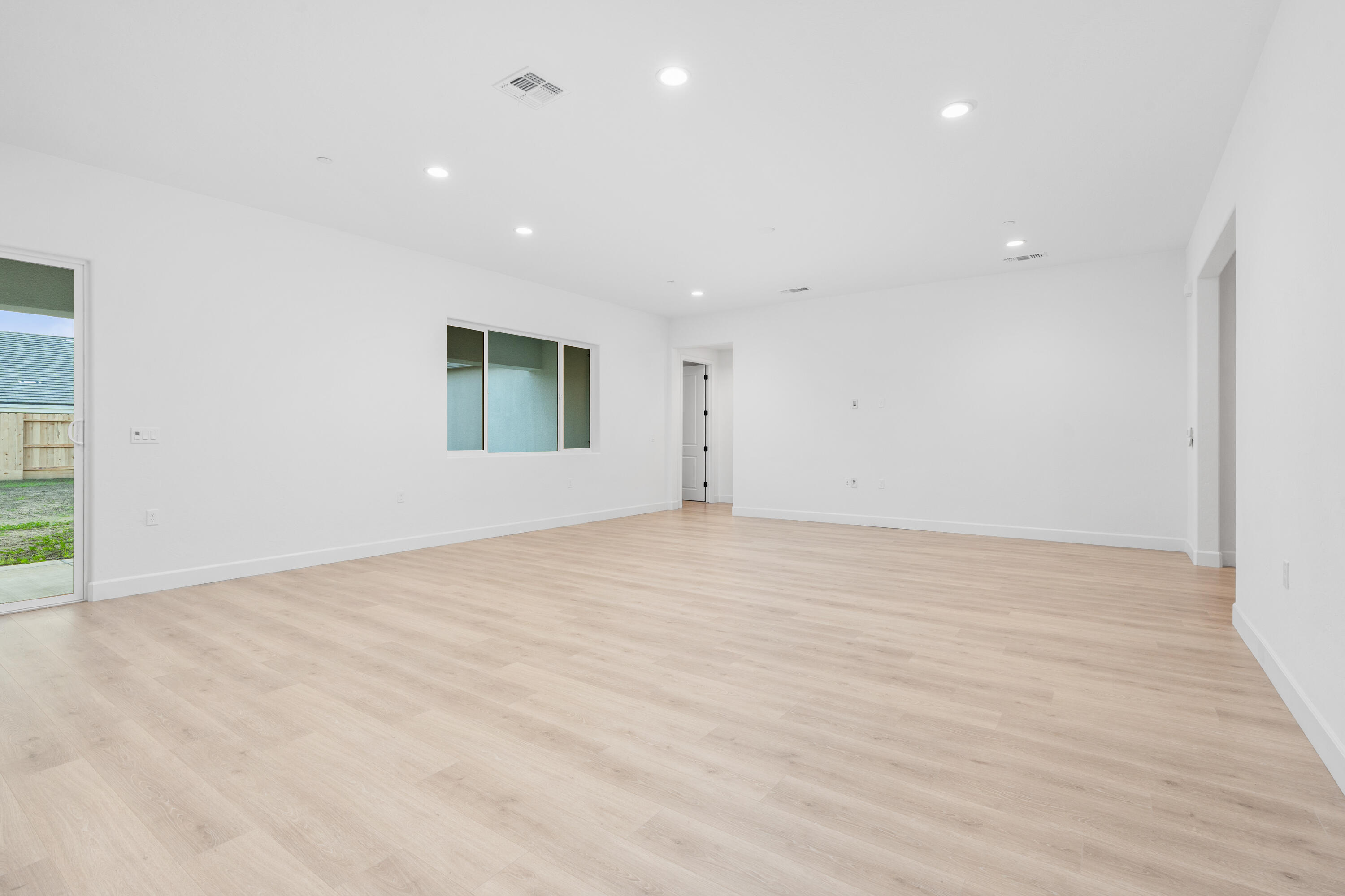 6511 W Wood Dr #Lot1047, Visalia, CA 93277