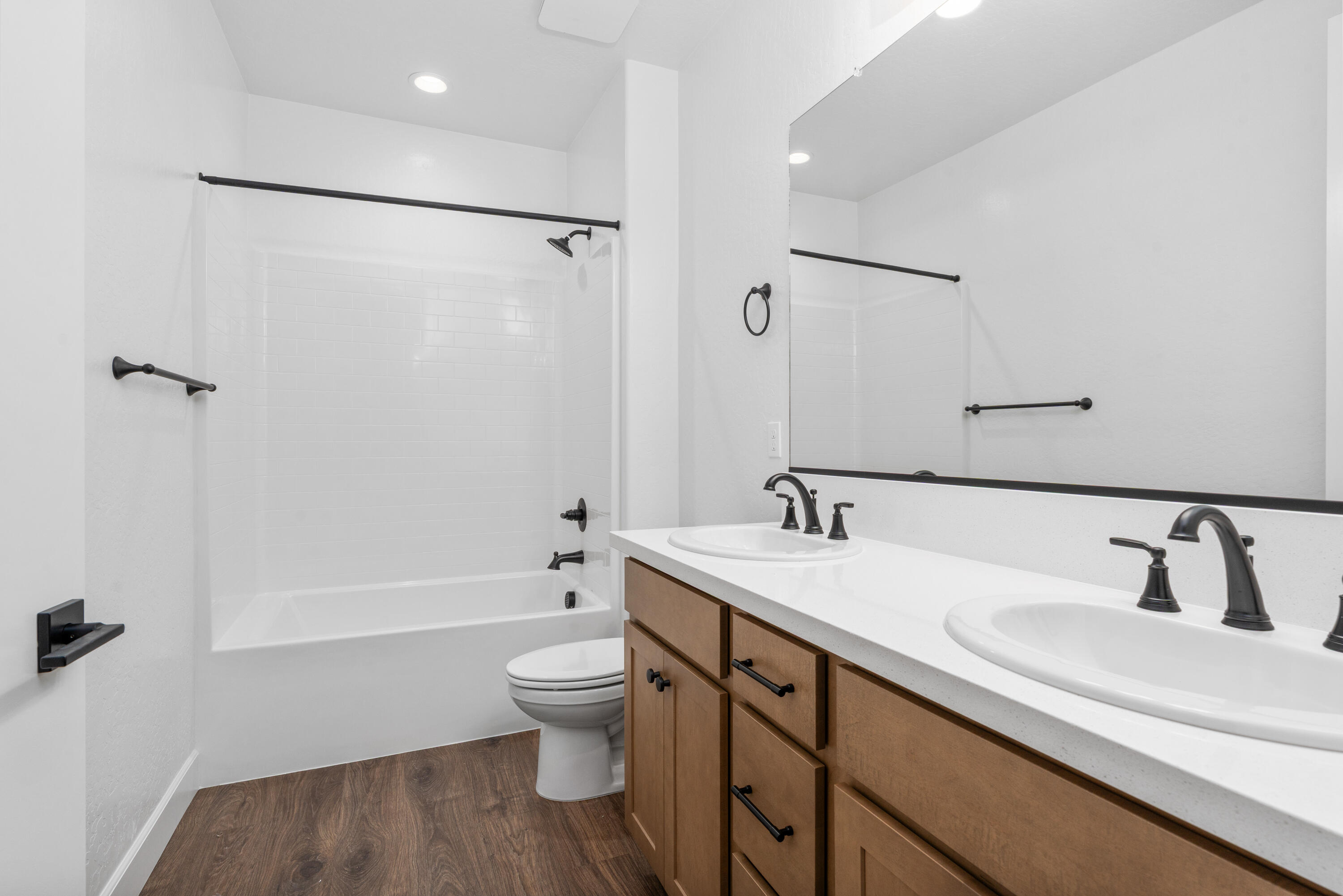 6521 W Wood Dr #Lot1048, Visalia, CA 93277