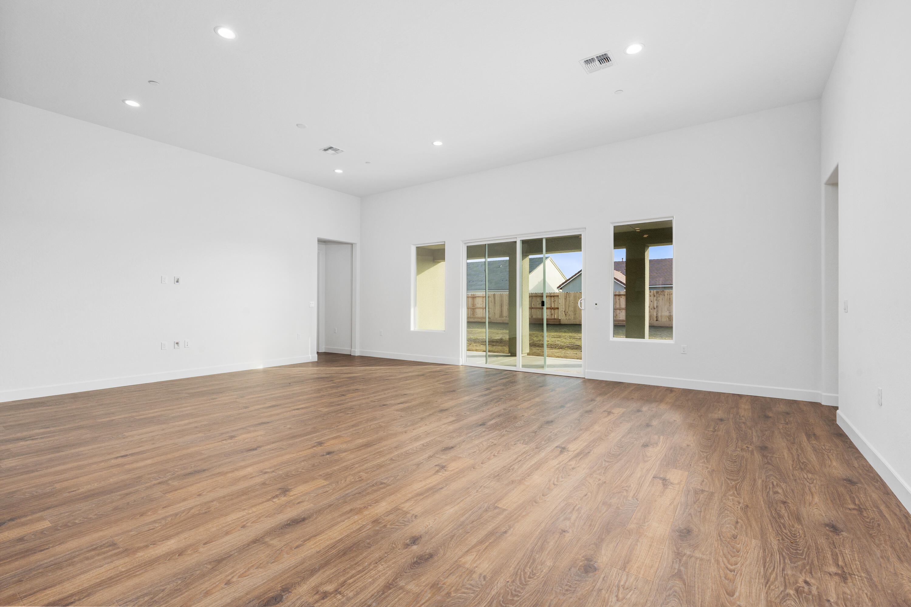 6521 W Wood Dr #Lot1048, Visalia, CA 93277