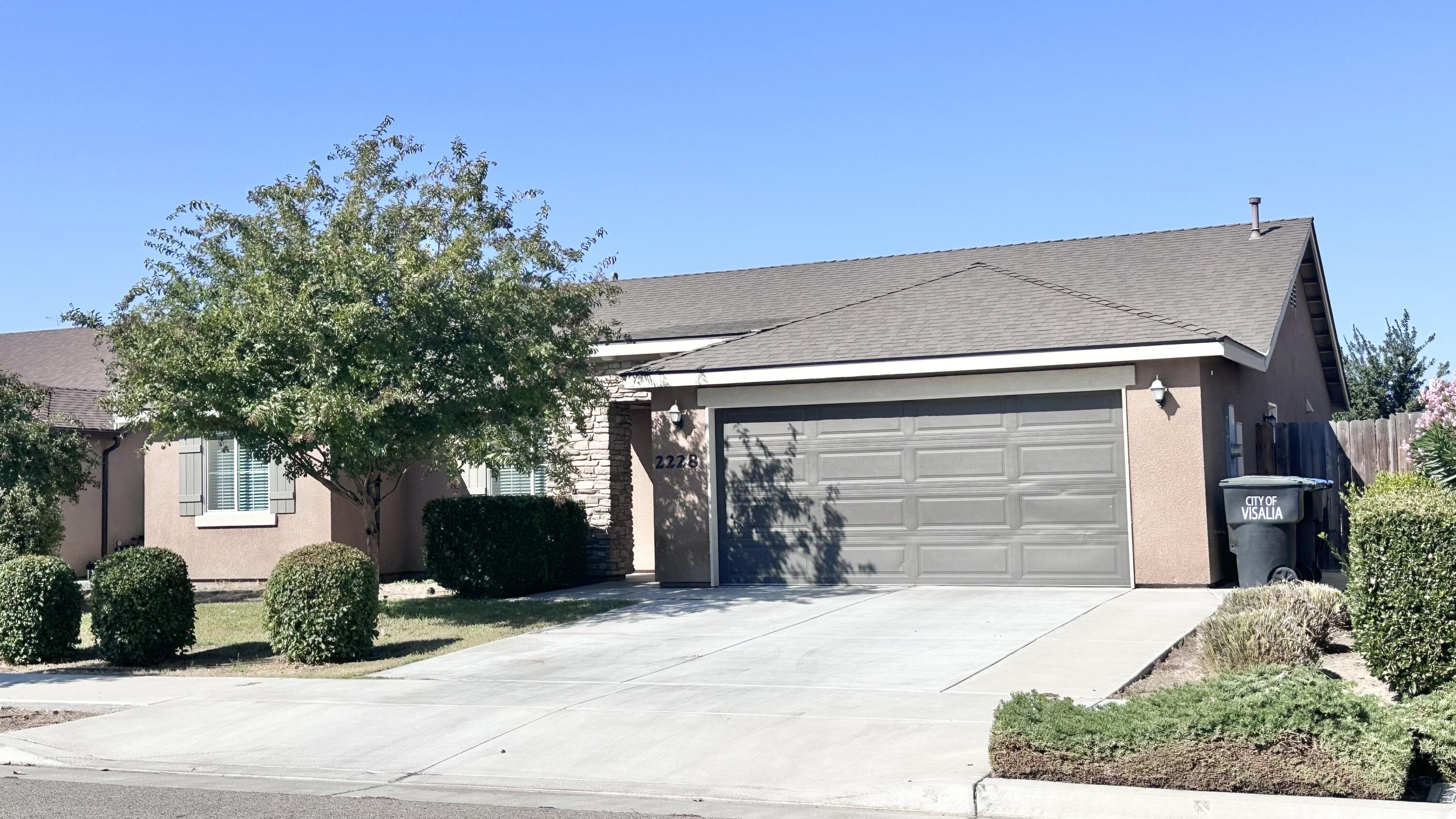 2228 E Four Creeks Ave, Visalia, CA 93292