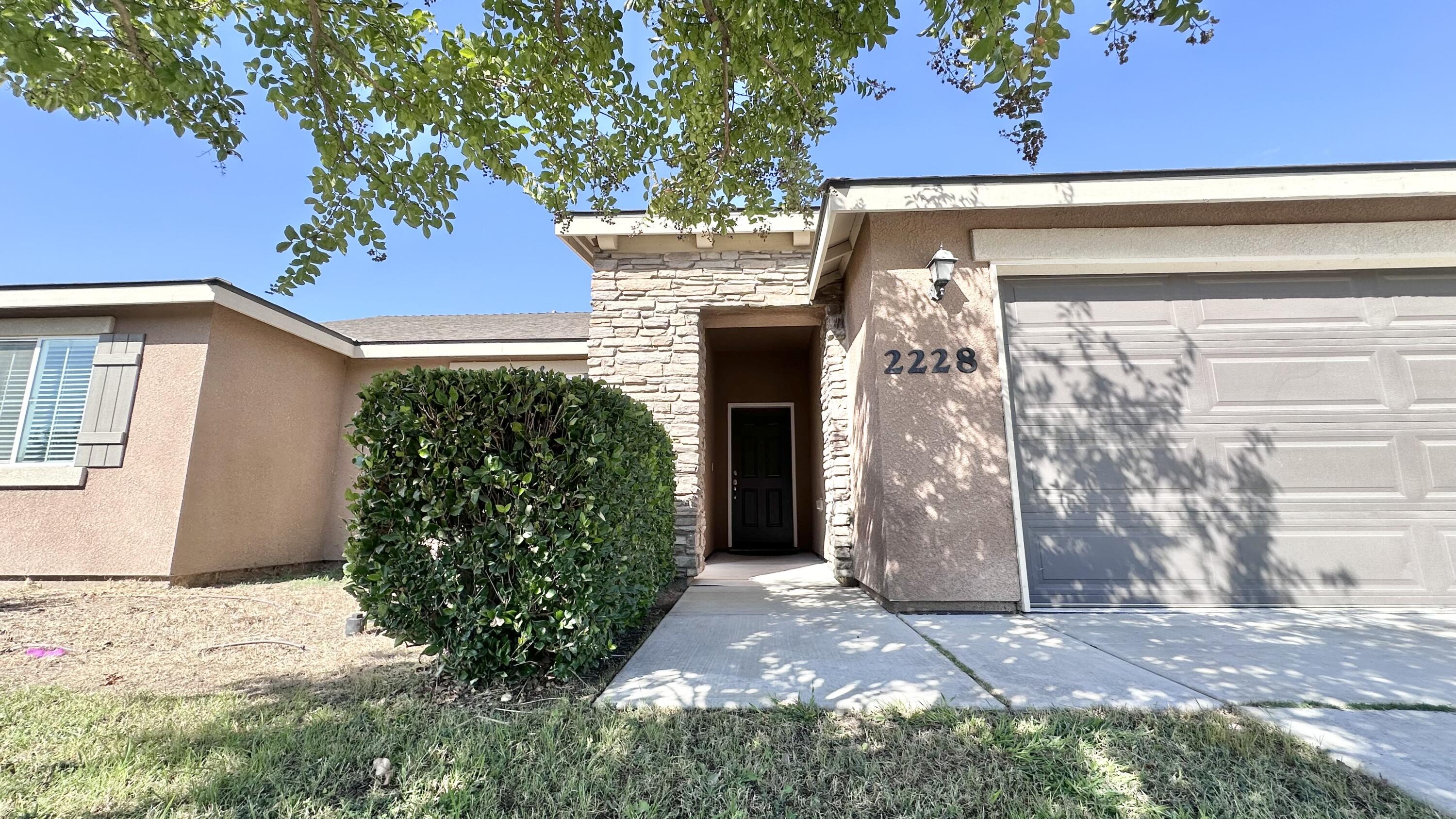 2228 E Four Creeks Ave, Visalia, CA 93292