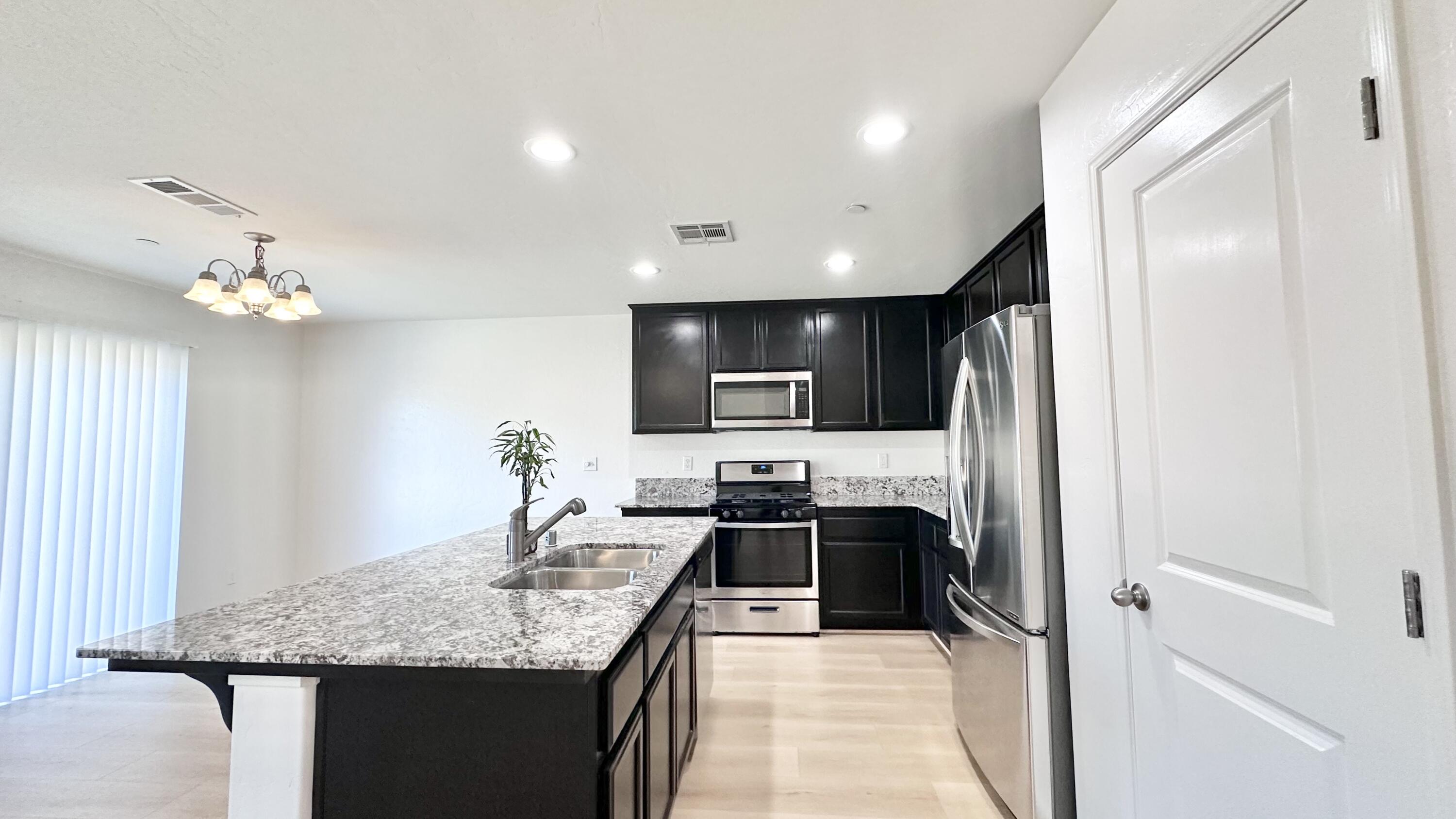 2228 E Four Creeks Ave, Visalia, CA 93292