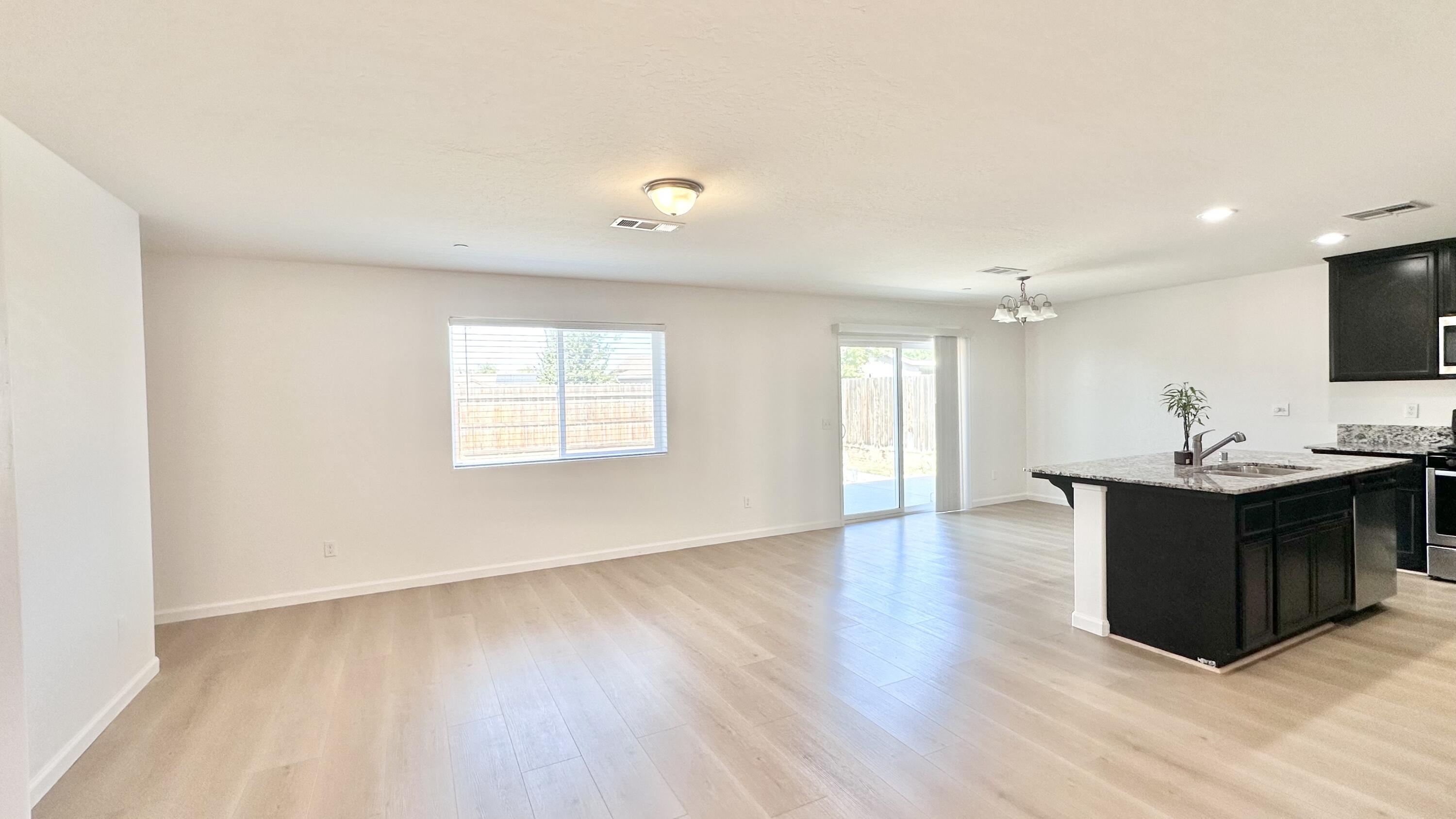 2228 E Four Creeks Ave, Visalia, CA 93292