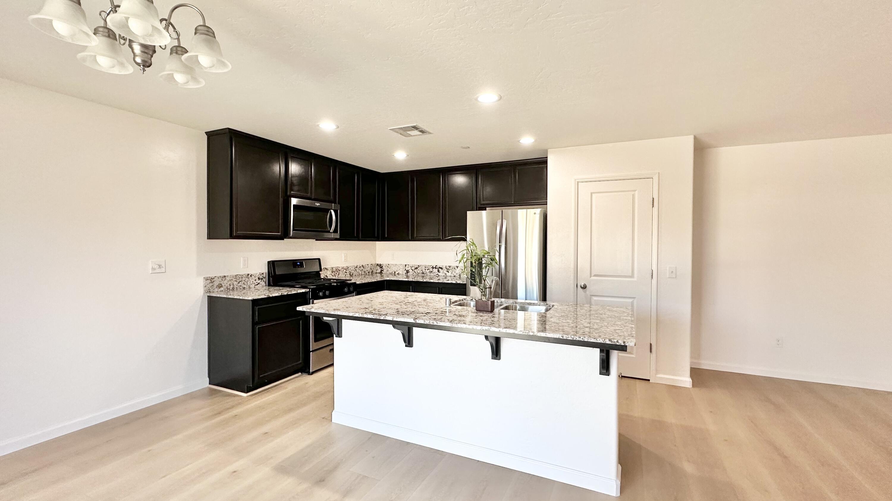 2228 E Four Creeks Ave, Visalia, CA 93292