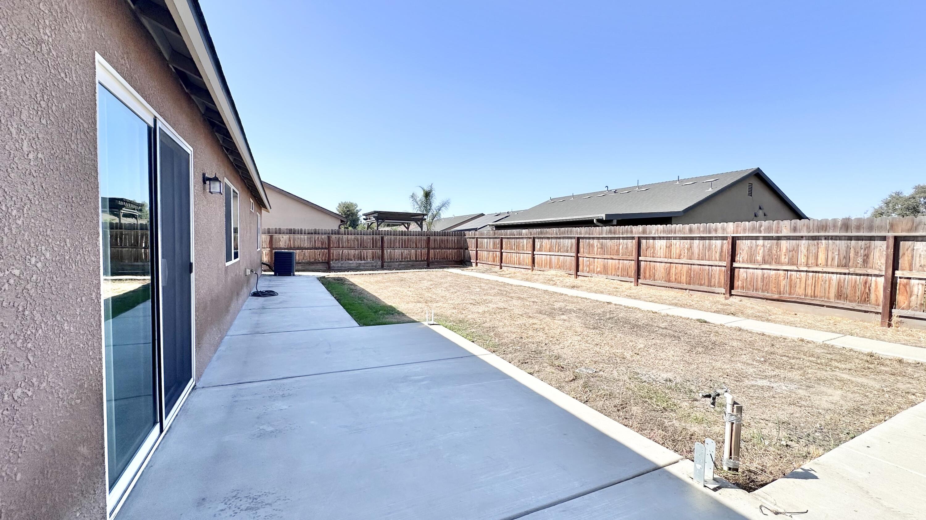 2228 E Four Creeks Ave, Visalia, CA 93292