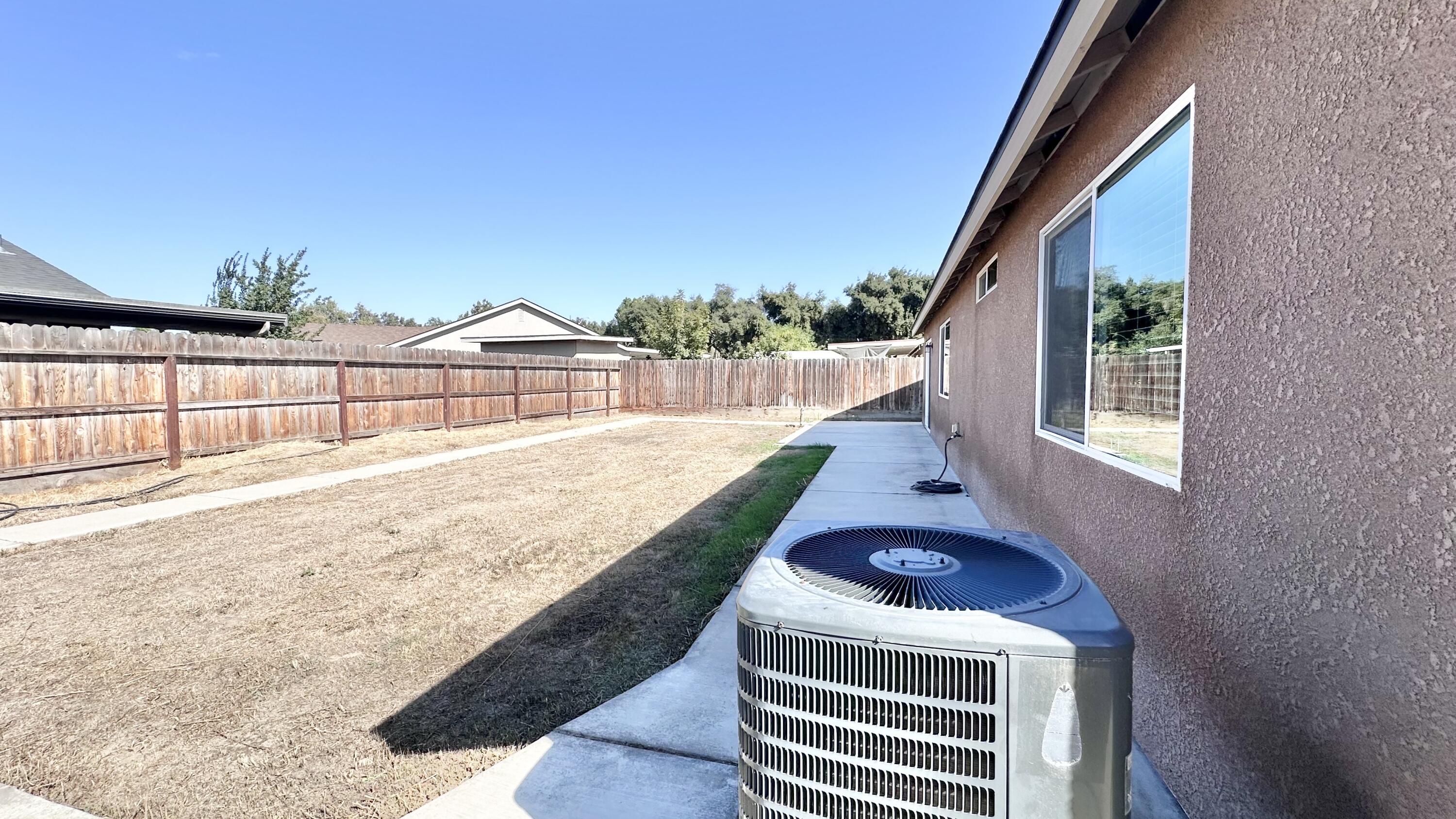 2228 E Four Creeks Ave, Visalia, CA 93292