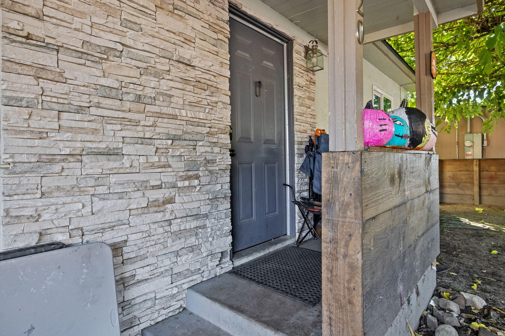 820 N Floral St, Visalia, CA 93291