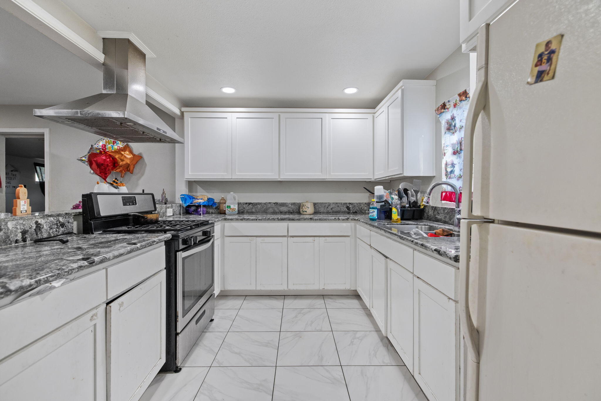 820 N Floral St, Visalia, CA 93291