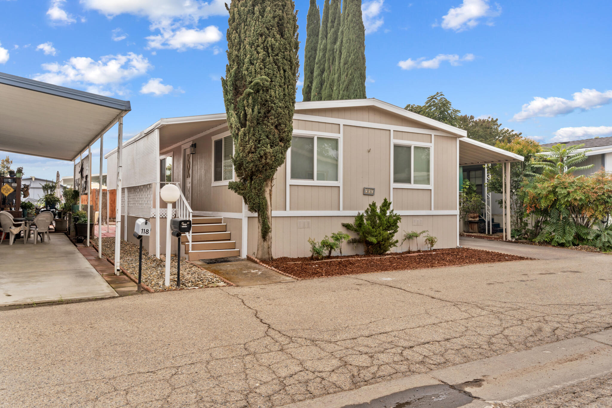415 N Akers St #117, Visalia, CA 93291