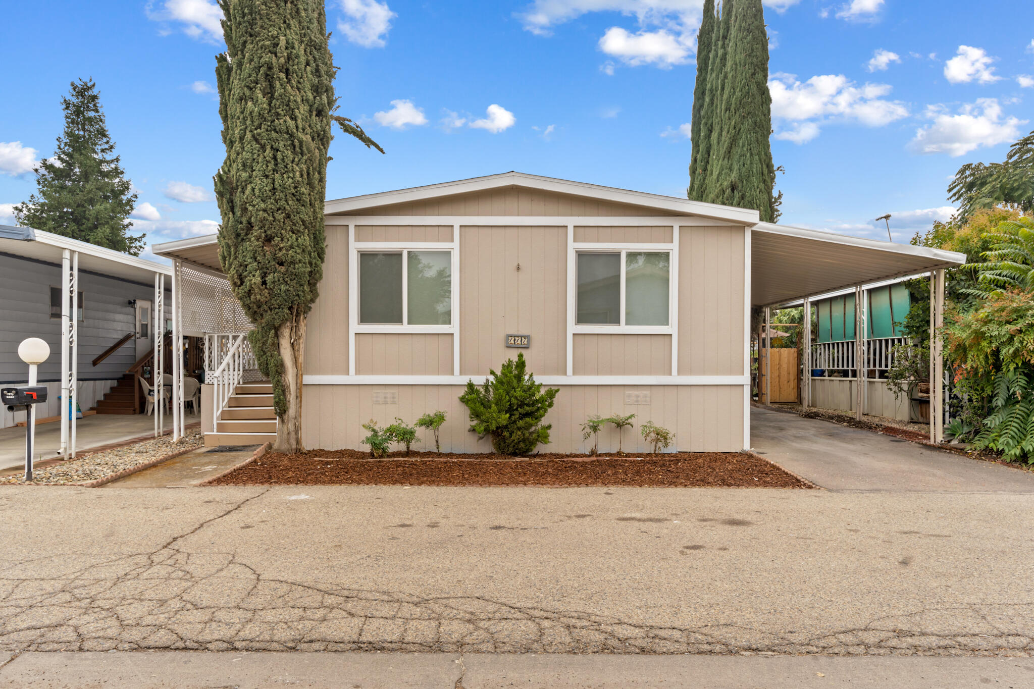 415 N Akers St #117, Visalia, CA 93291