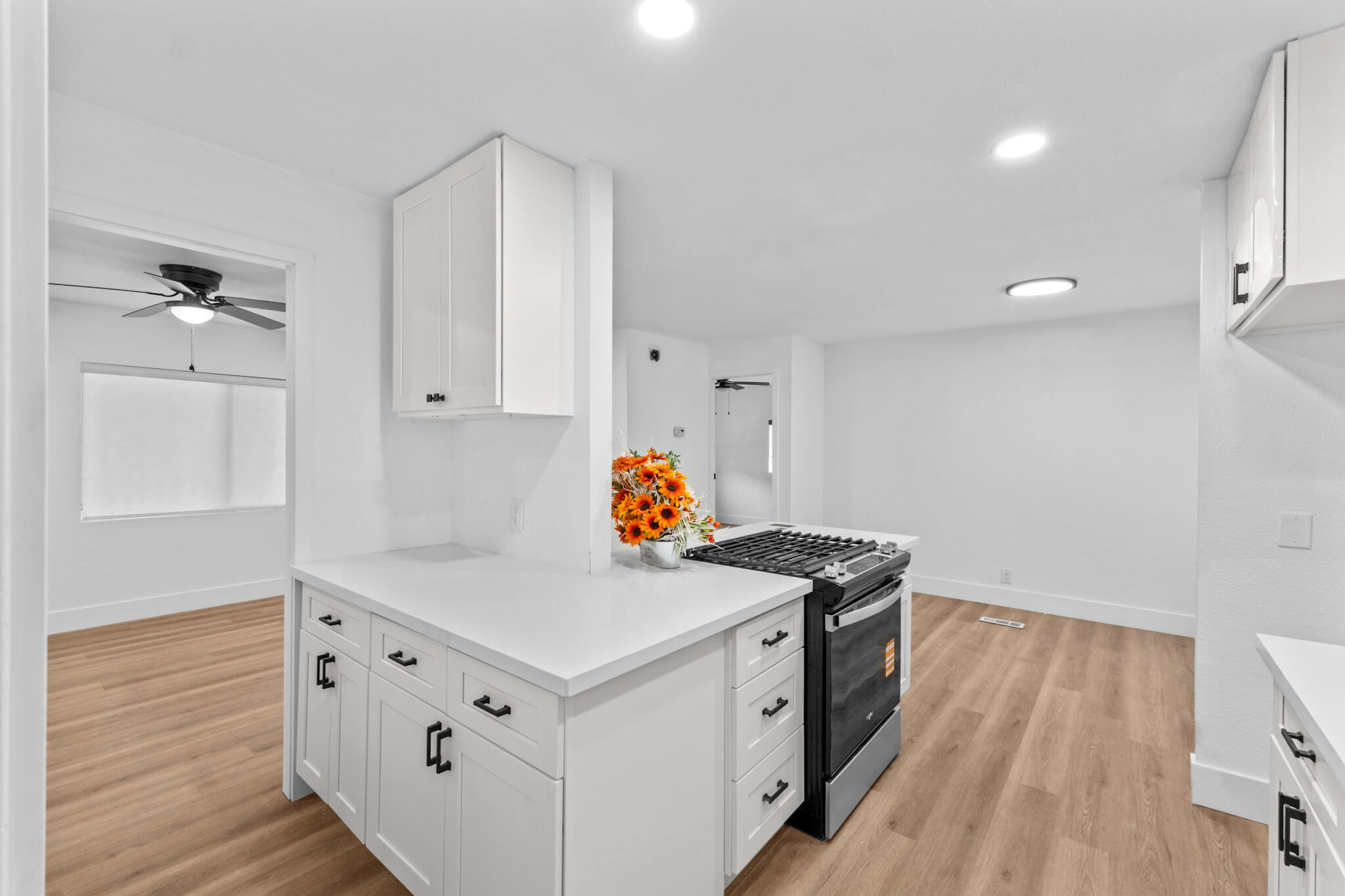 415 N Akers St #117, Visalia, CA 93291