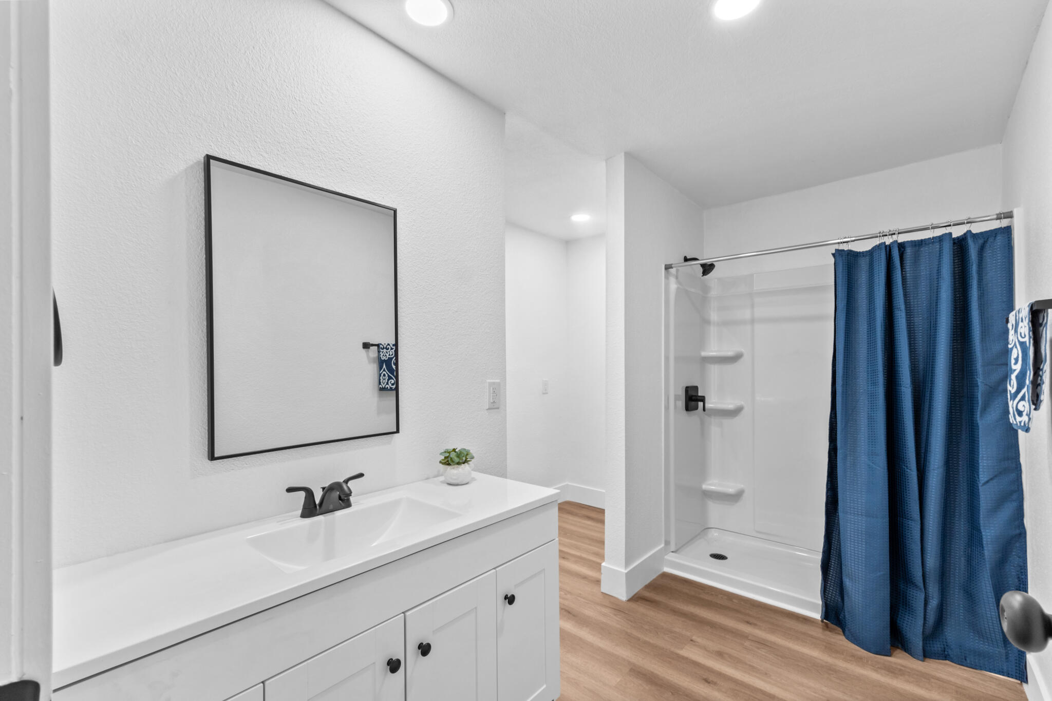 415 N Akers St #117, Visalia, CA 93291