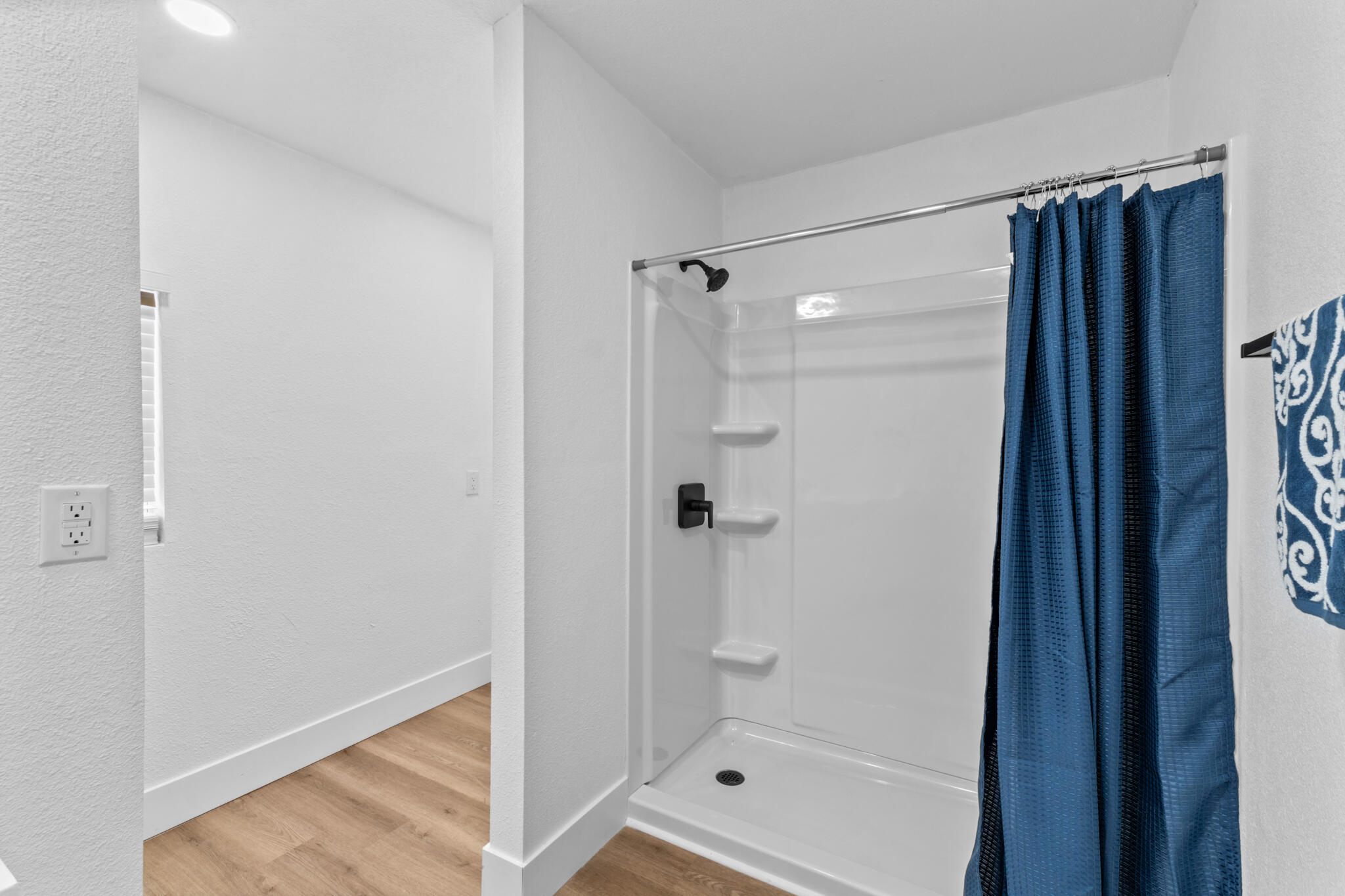 415 N Akers St #117, Visalia, CA 93291