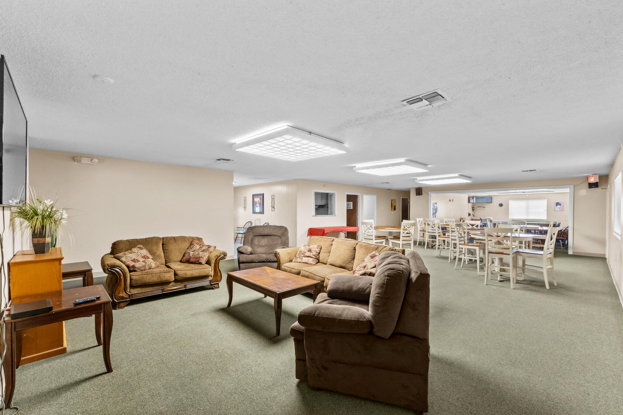 415 N Akers St #117, Visalia, CA 93291