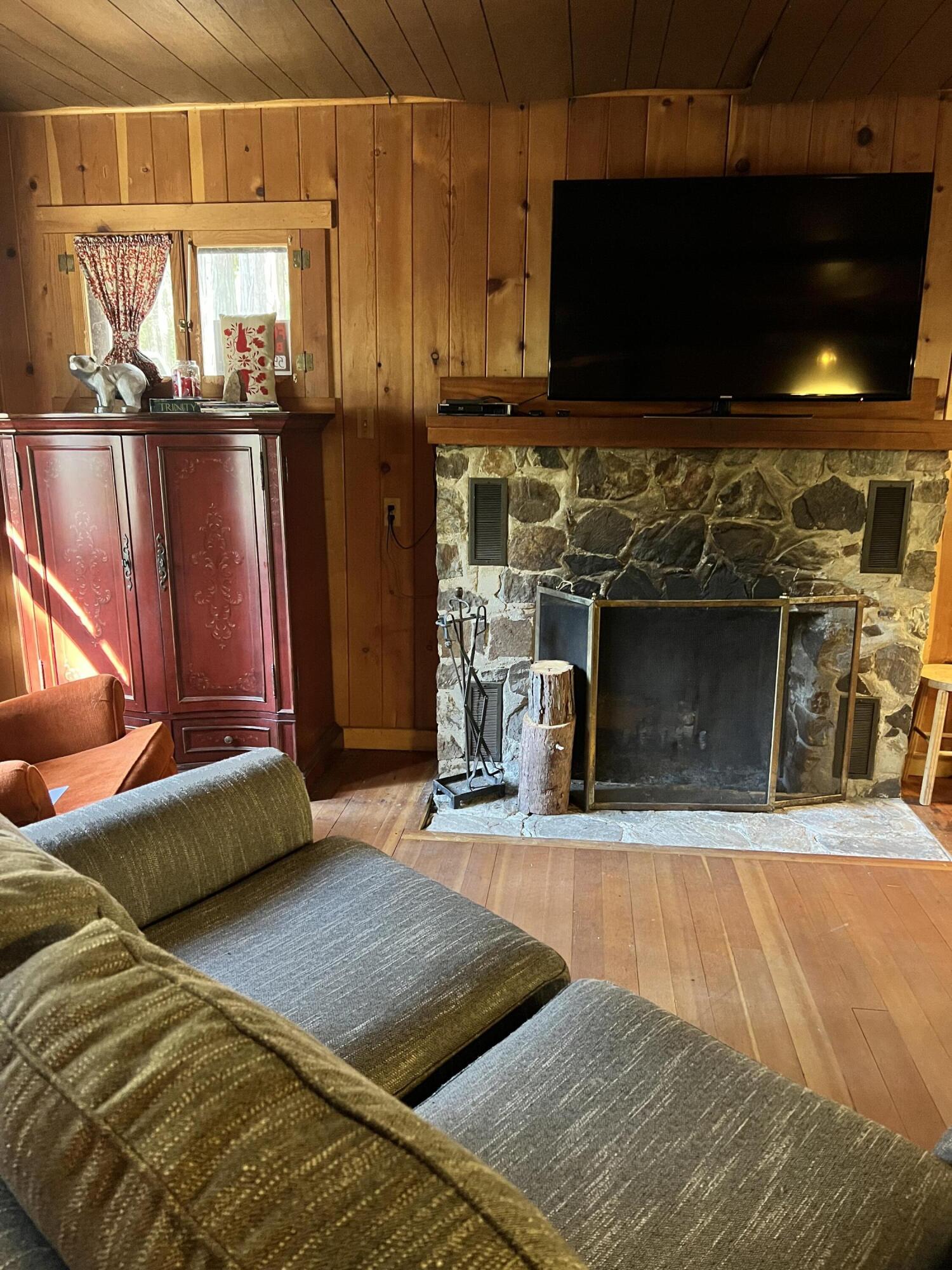 2115 Ferguson Dr, Camp Nelson, CA 93265