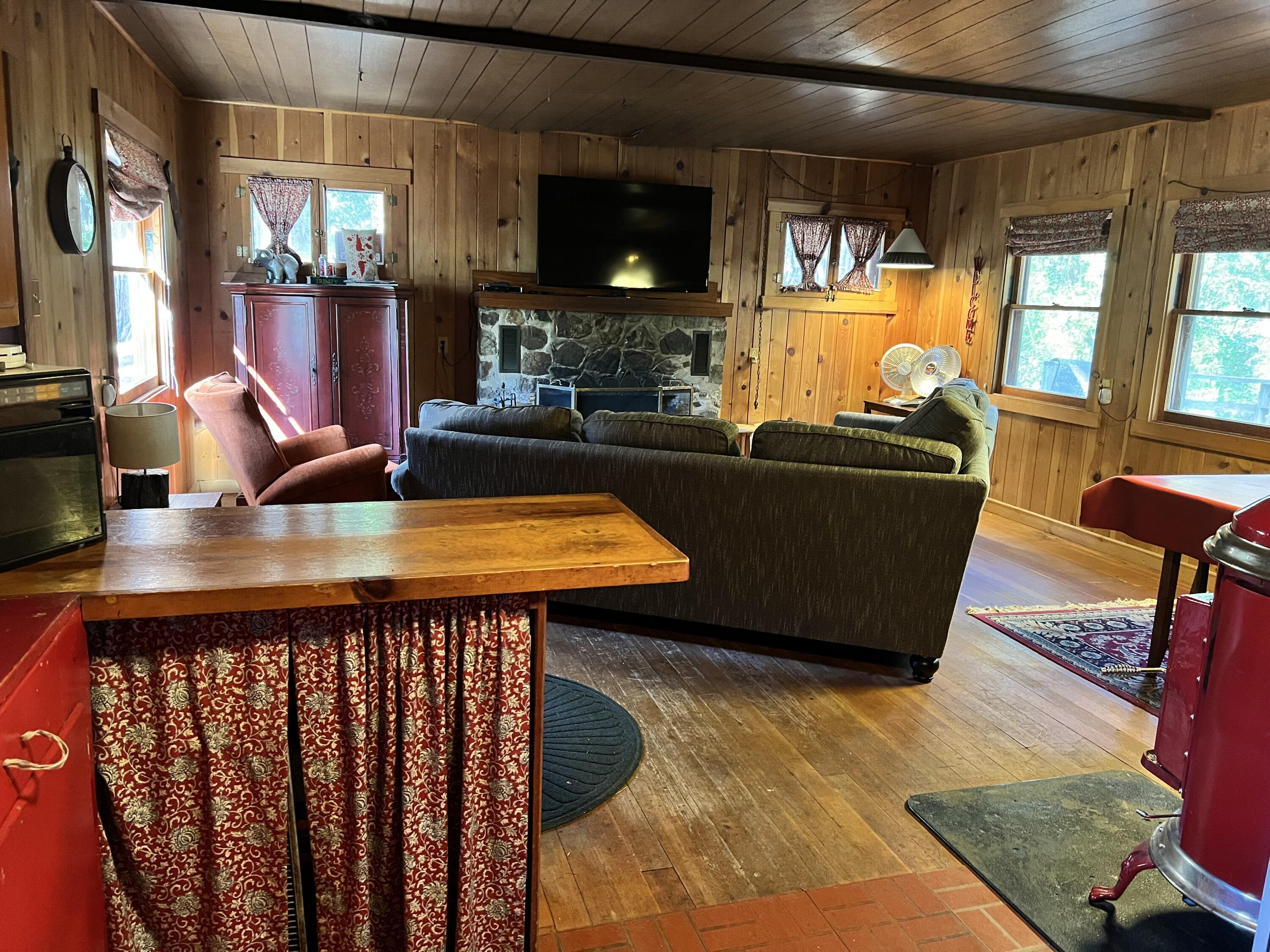 2115 Ferguson Dr, Camp Nelson, CA 93265